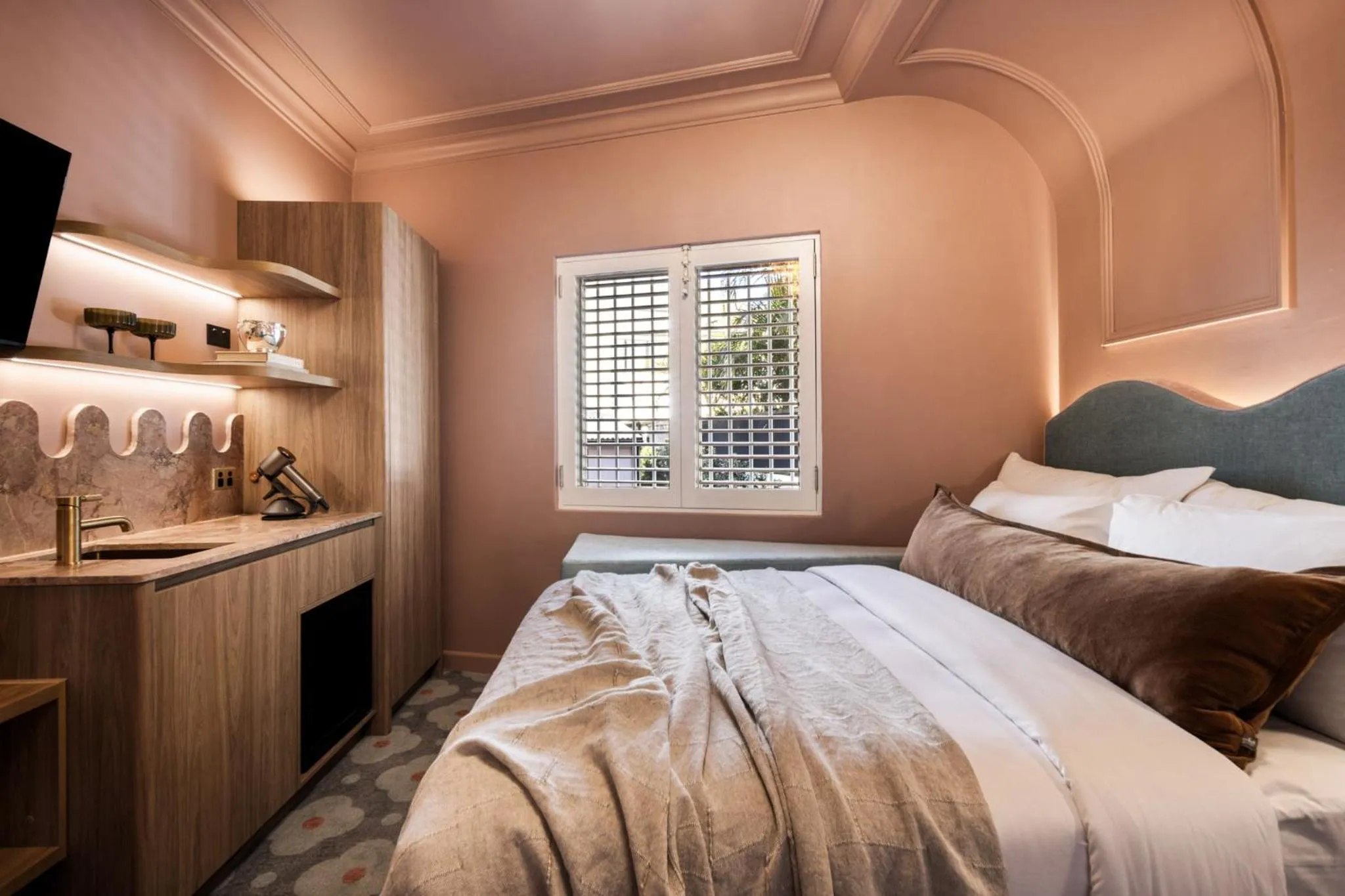 Bed in Medusa Hotel Sydney