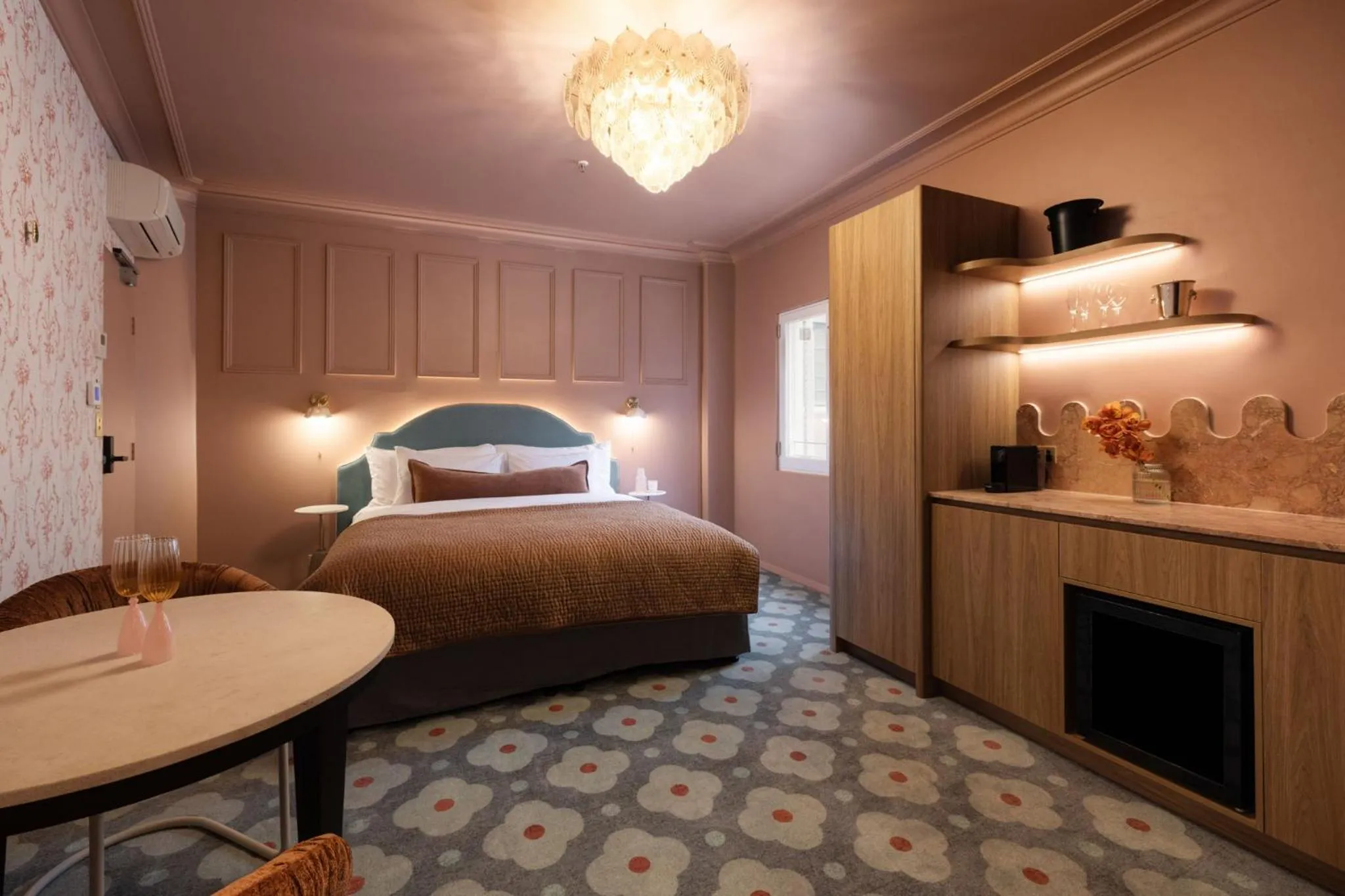 Bed in Medusa Hotel Sydney