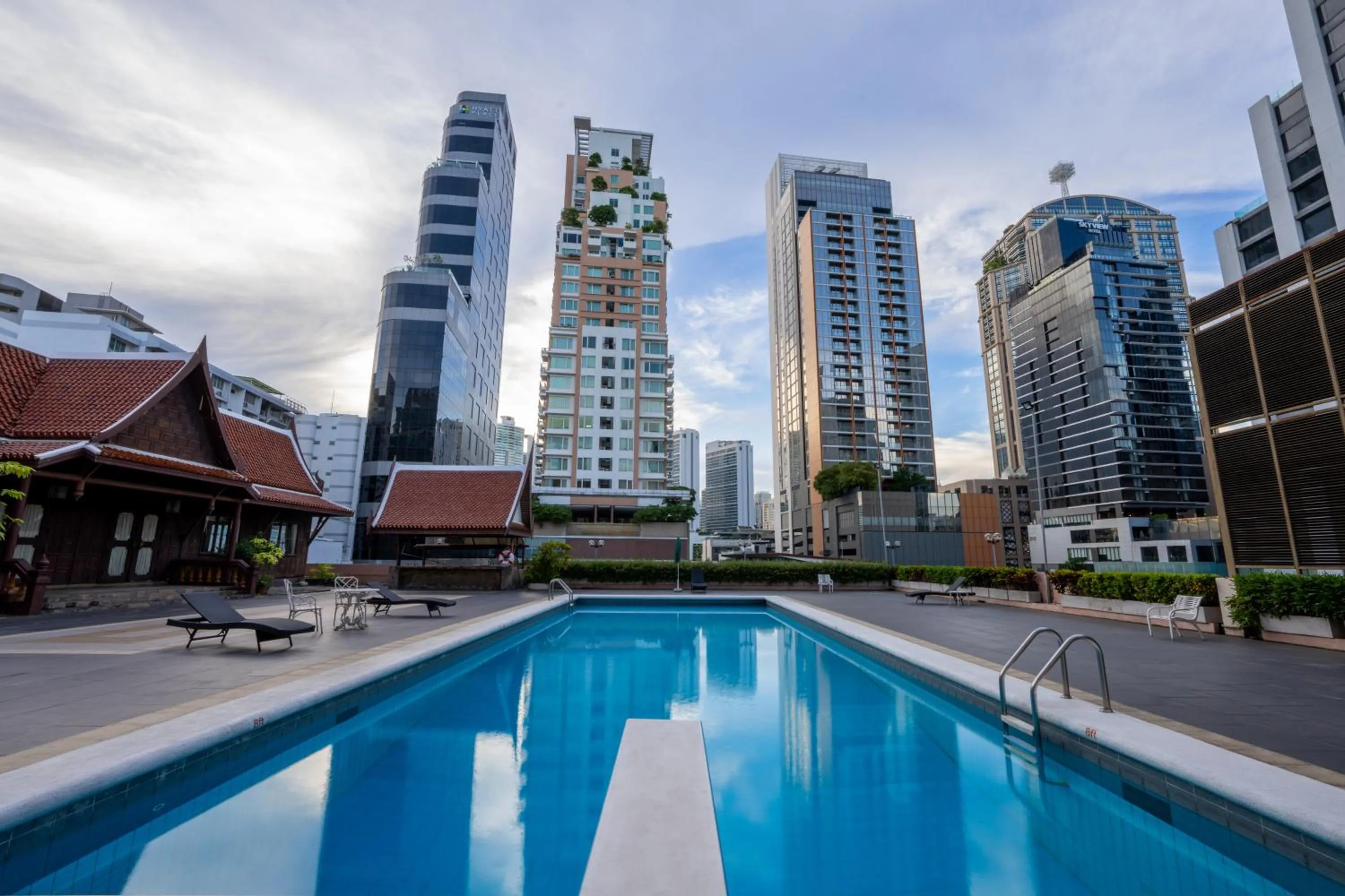 Swimming pool in Ariston Hotel Bangkok