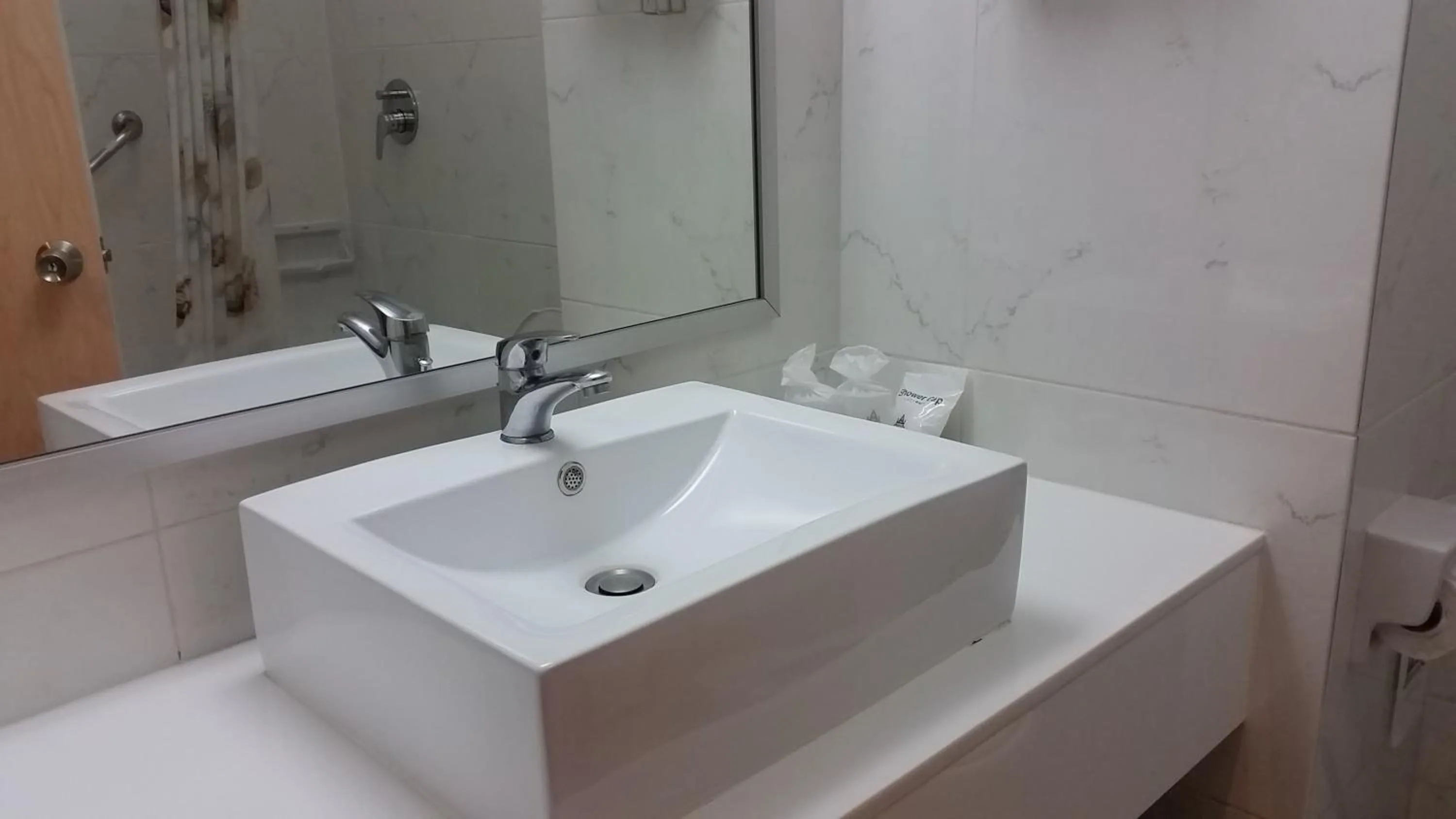 Bathroom in Ariston Hotel Bangkok