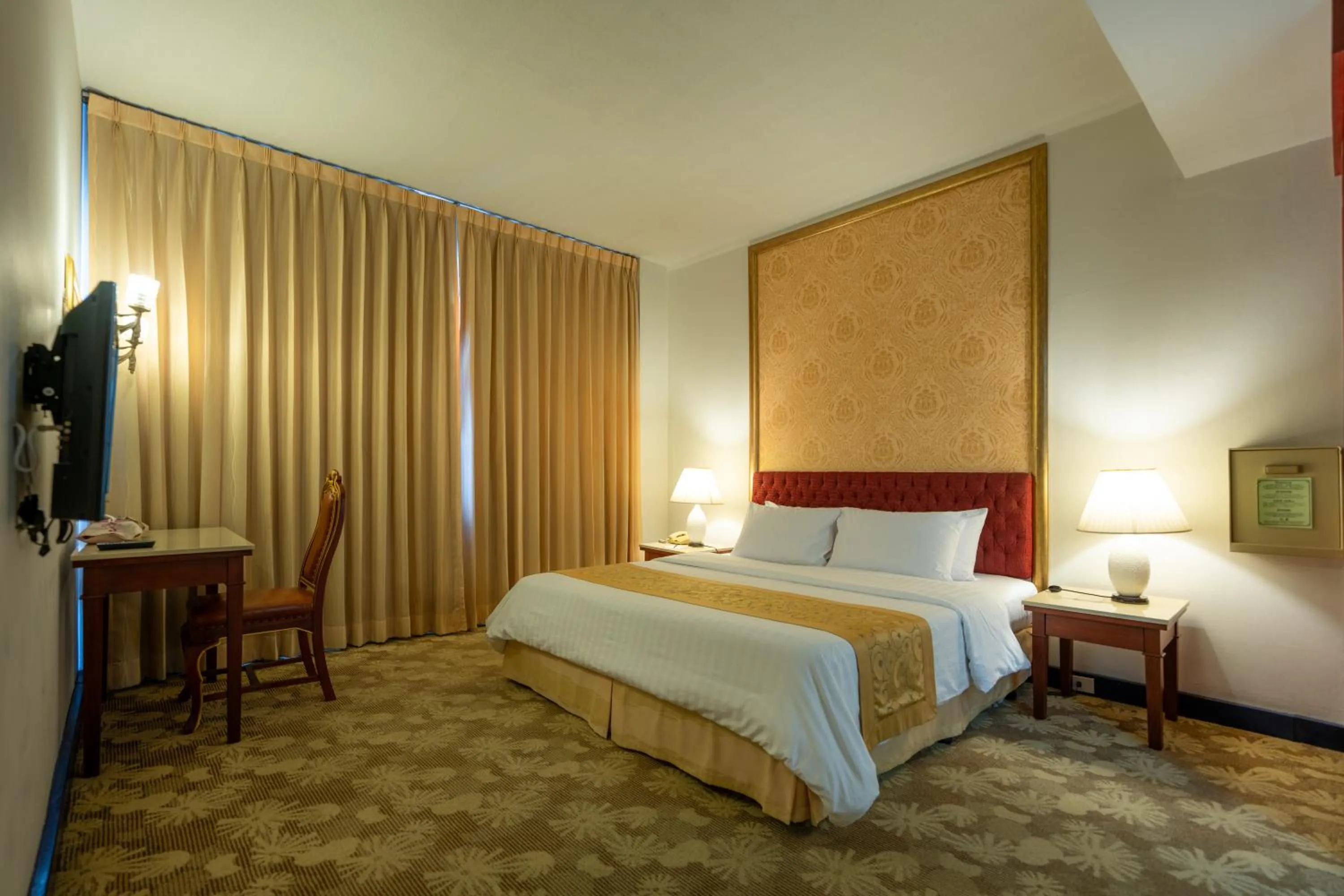 Bed in Ariston Hotel Bangkok