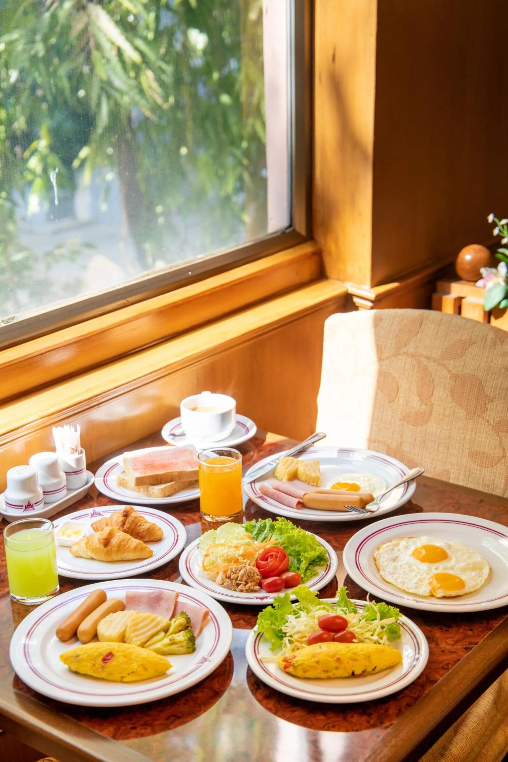 Breakfast in Ariston Hotel Bangkok