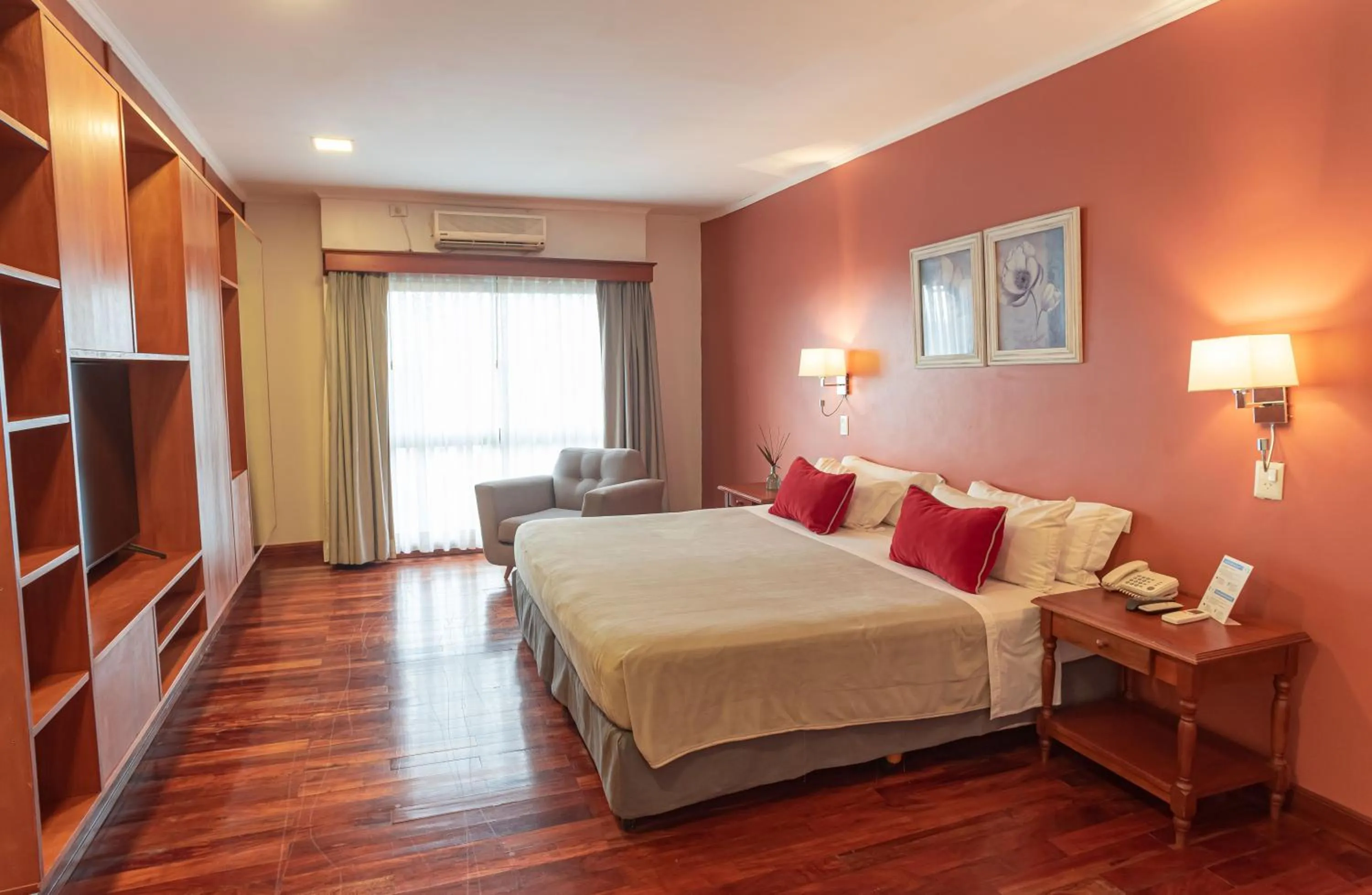 Bed in Hotel Saint George