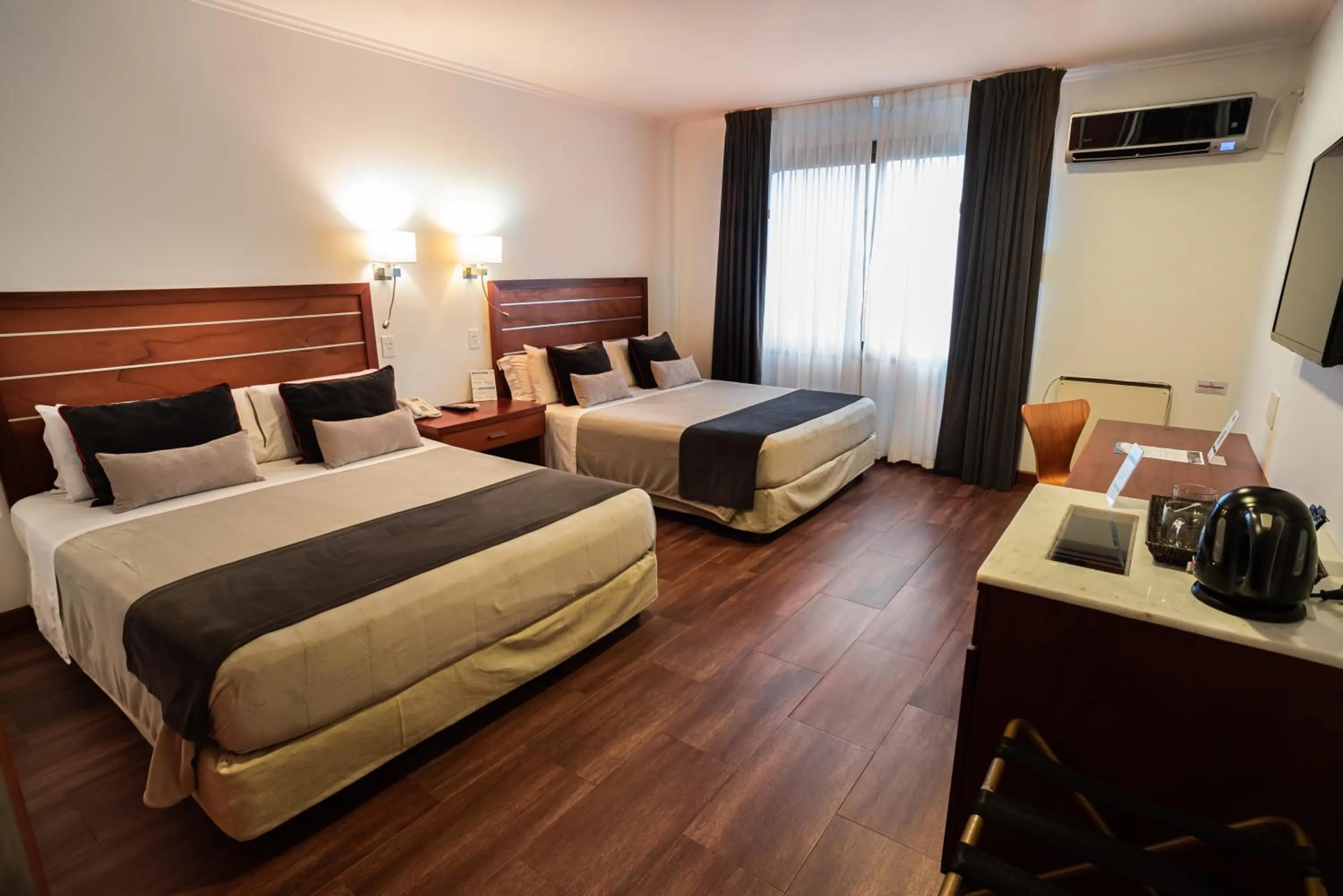 Photo of the whole room, Bed in Hotel Saint George