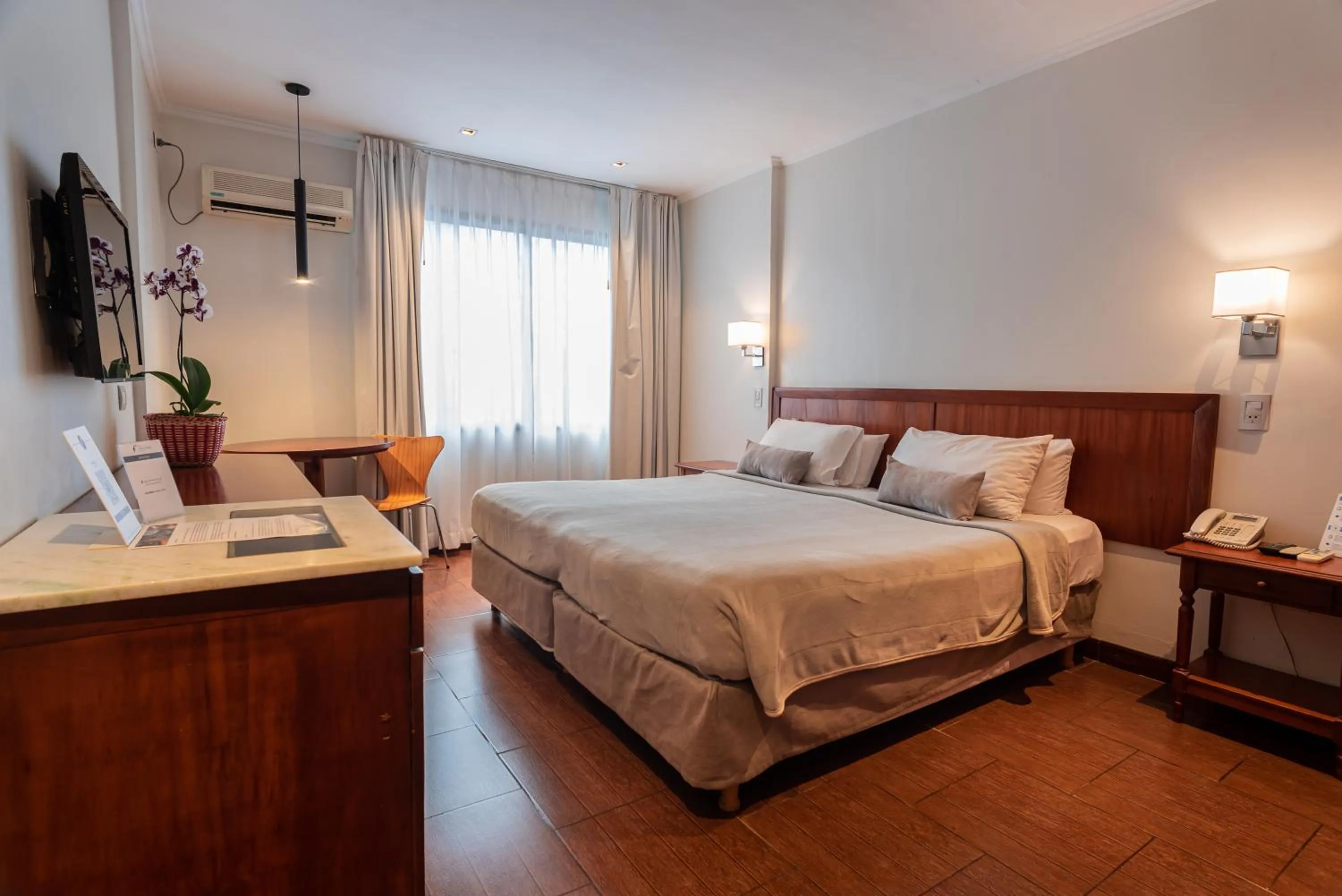 Bed in Hotel Saint George