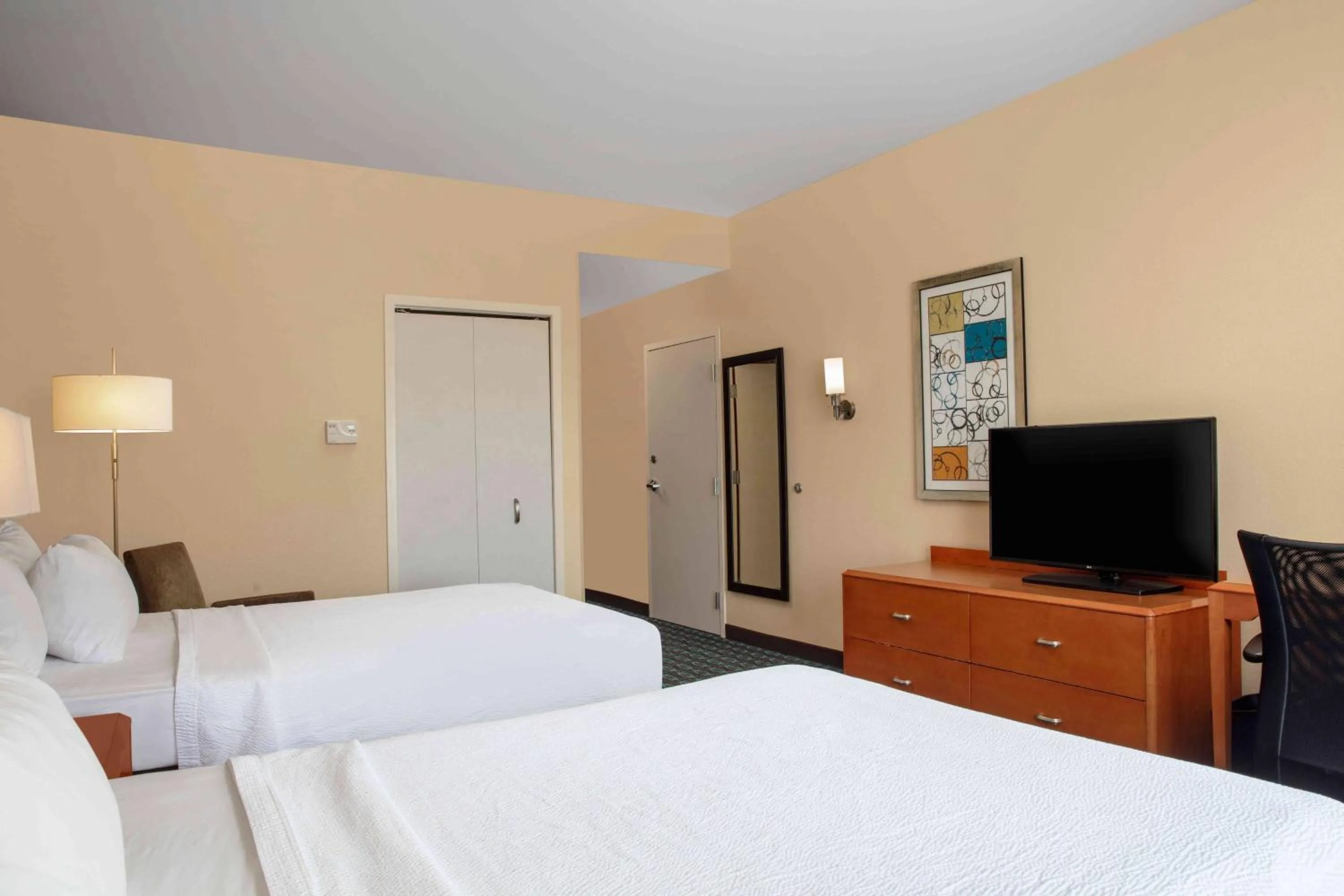 Photo of the whole room, Bed in Fairfield by Marriott Inn and Suites Augusta Fort Eisenhower Area