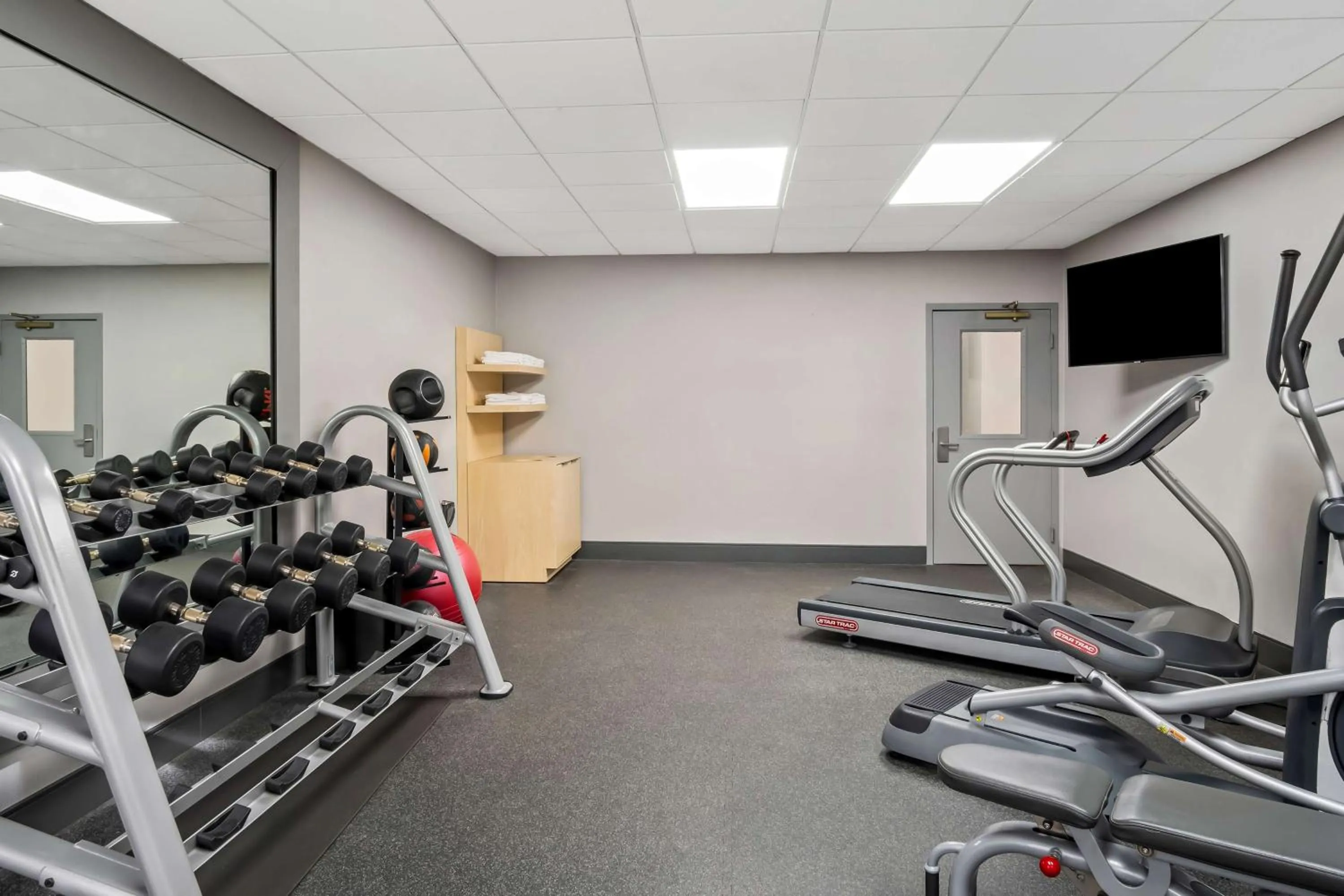 Fitness centre/facilities in Spark By Hilton Stevensville