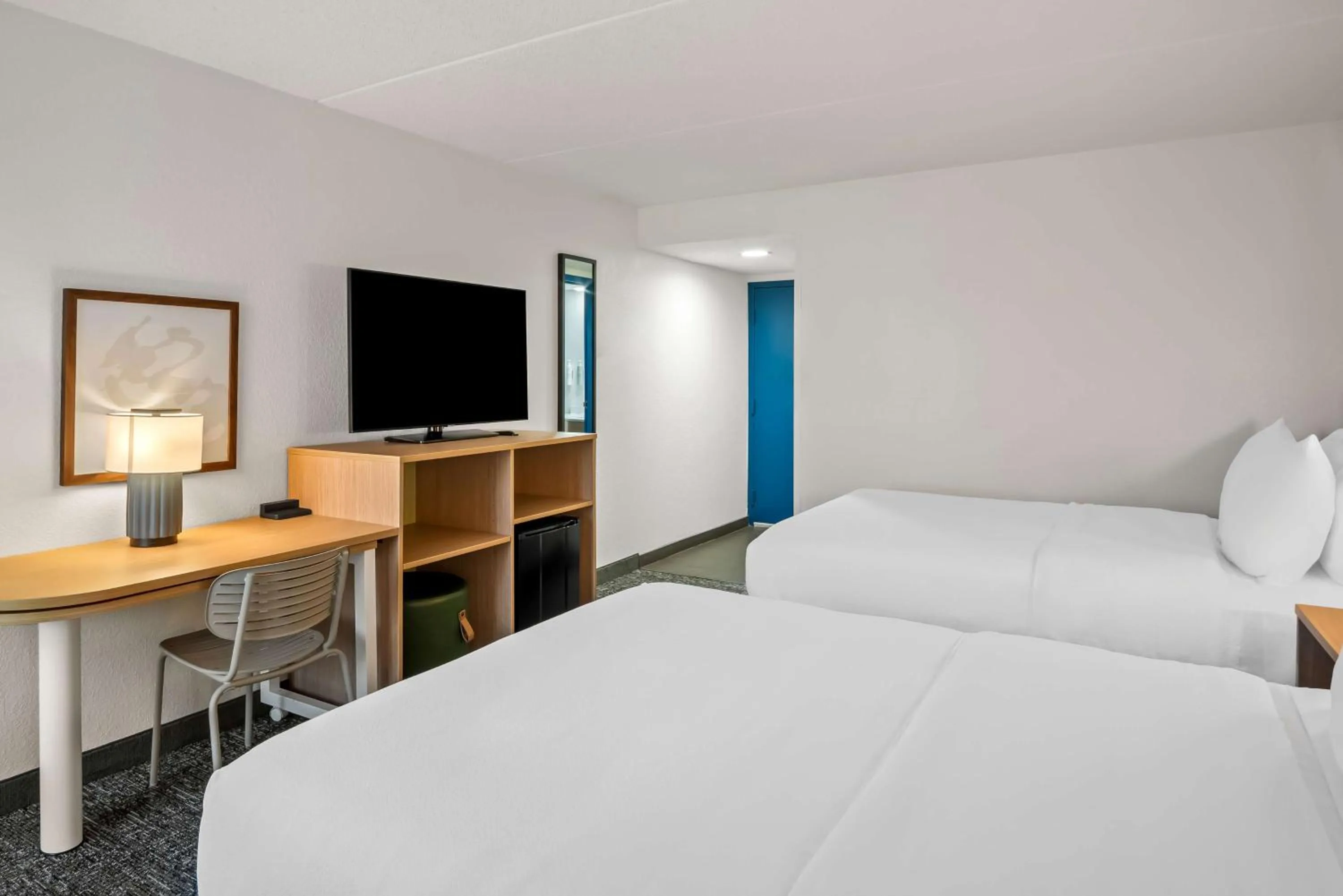 Bedroom, Bed in Spark By Hilton Stevensville