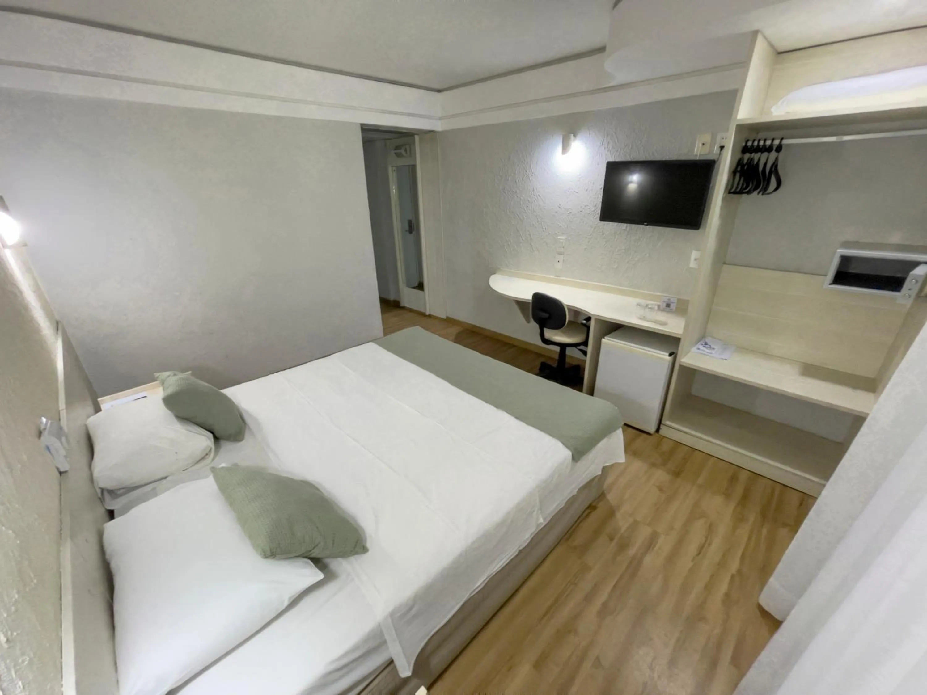 Photo of the whole room, Bed in Marante Plaza Hotel