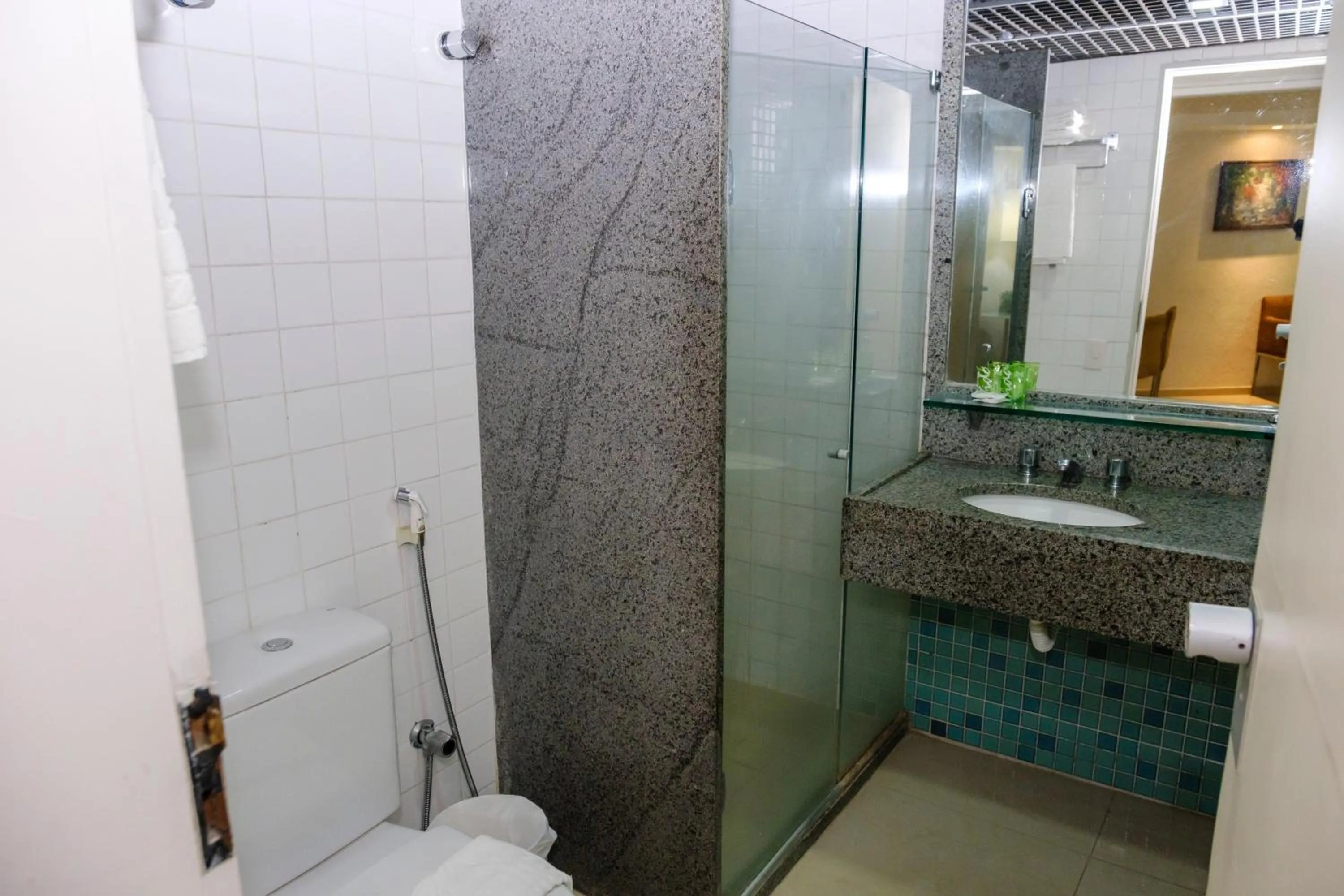 Bathroom in Marante Plaza Hotel