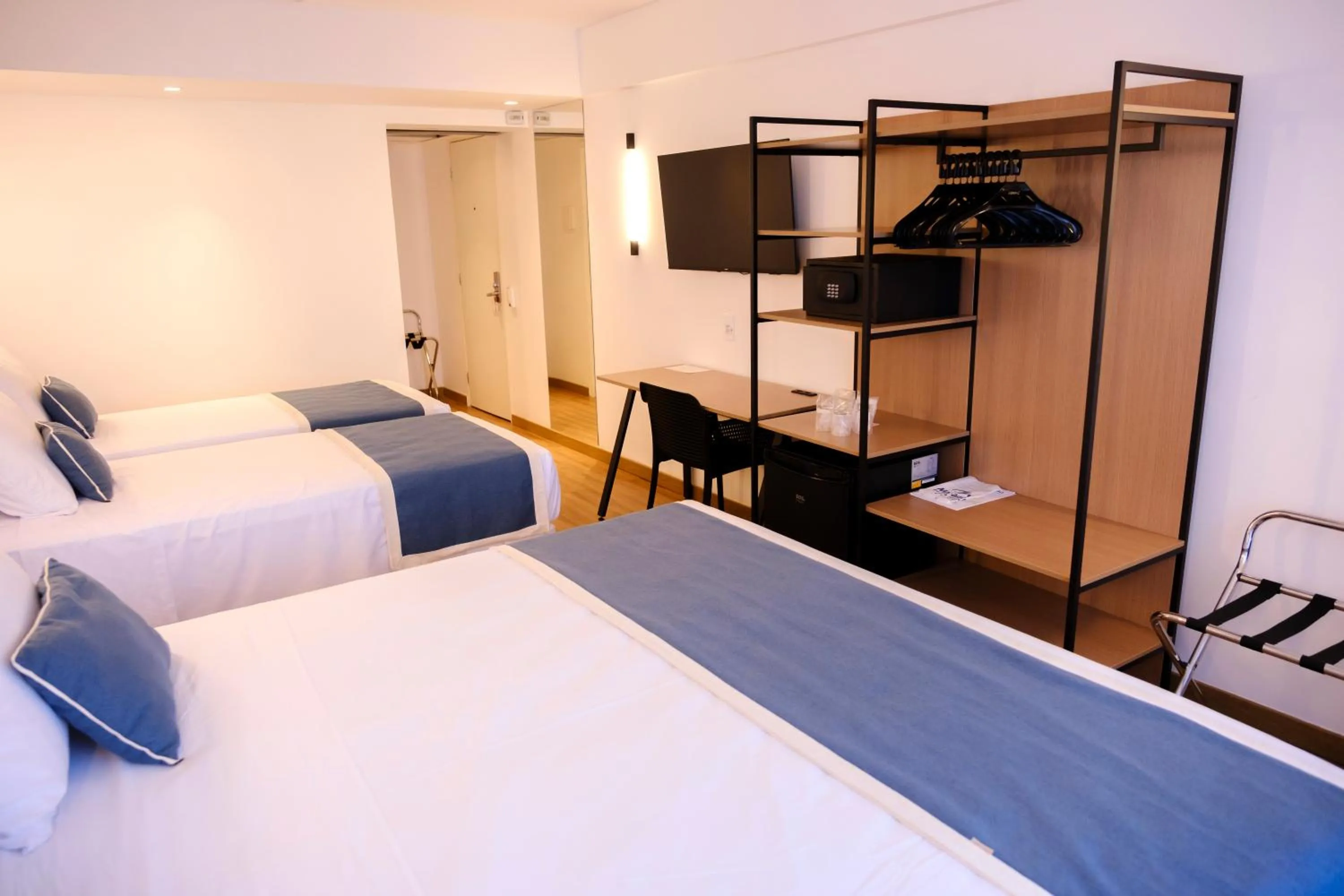 TV and multimedia, Bed in Marante Plaza Hotel