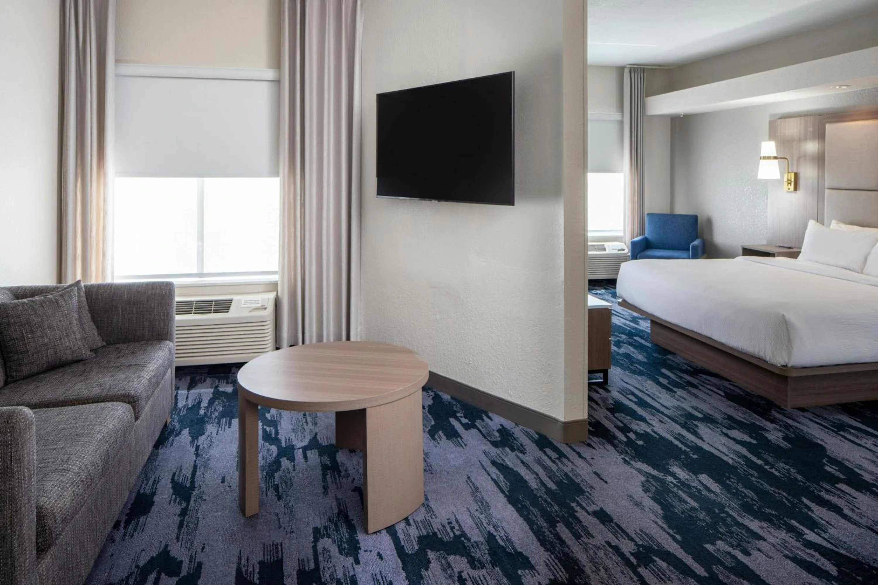 Photo of the whole room, Bed in Fairfield Inn & Suites by Marriott Lafayette South