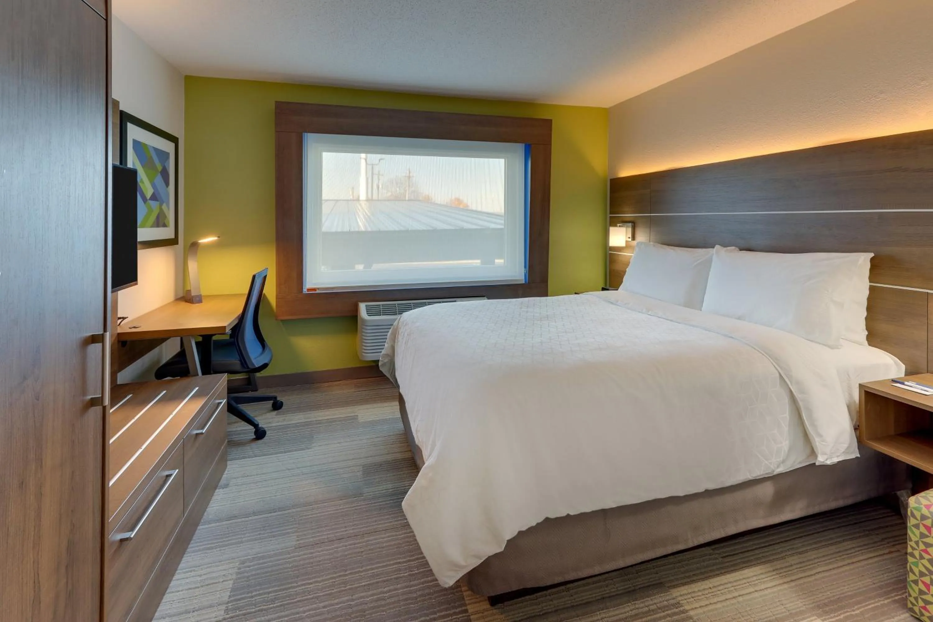 Photo of the whole room, Bed in Holiday Inn Express & Suites Greenville Airport i85 by IHG