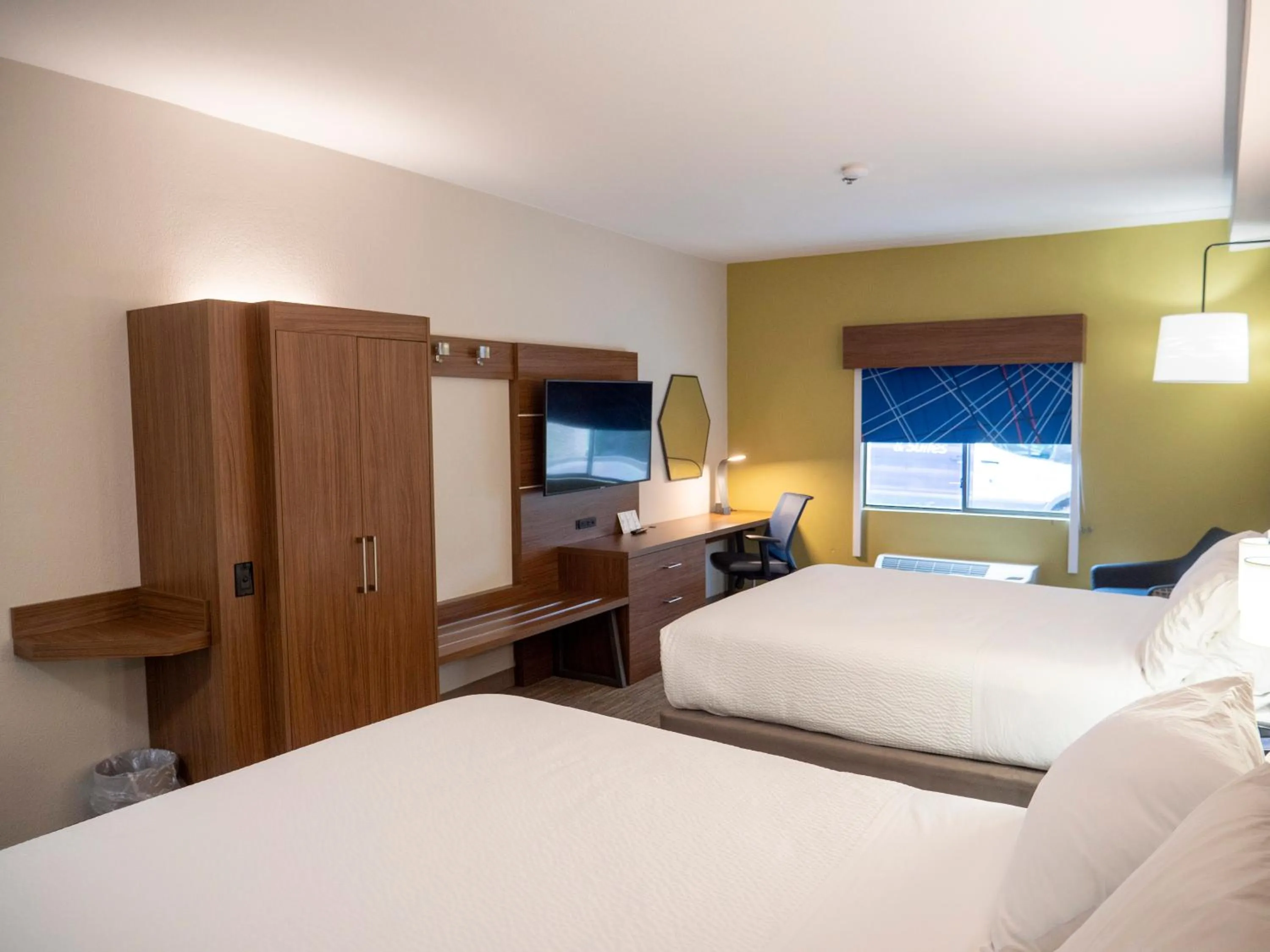 Photo of the whole room, Bed in Holiday Inn Express & Suites Greenville Airport i85 by IHG