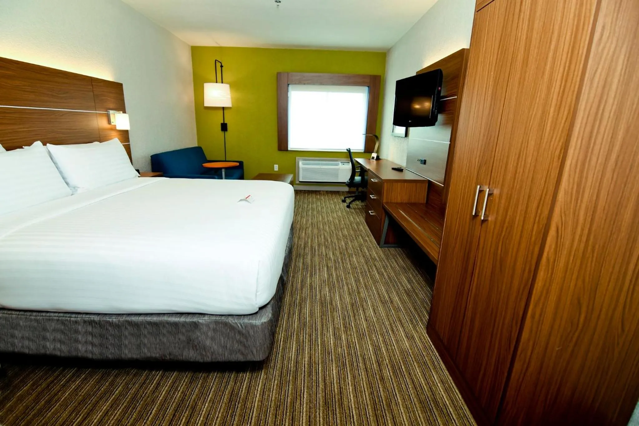 Photo of the whole room, Bed in Holiday Inn Express & Suites Greenville Airport i85 by IHG