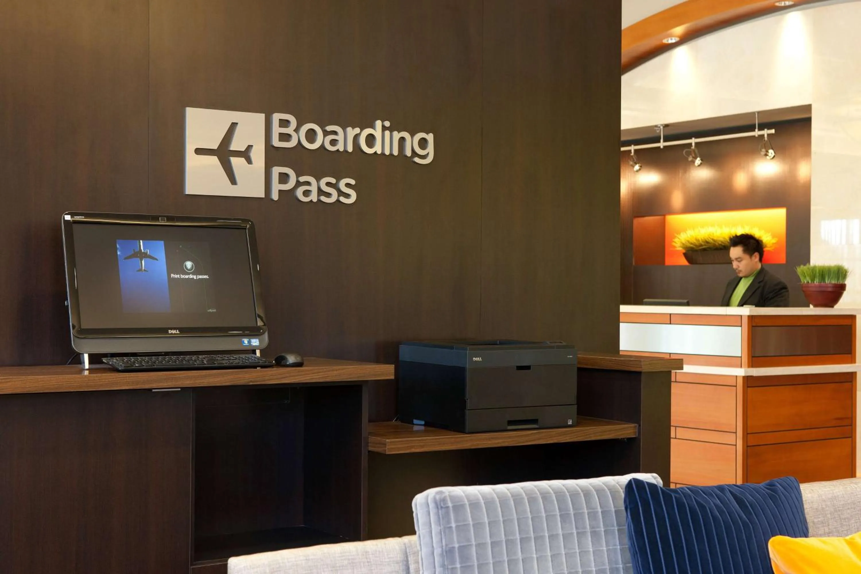 People in Sonesta Emeryville San Francisco Bay Bridge