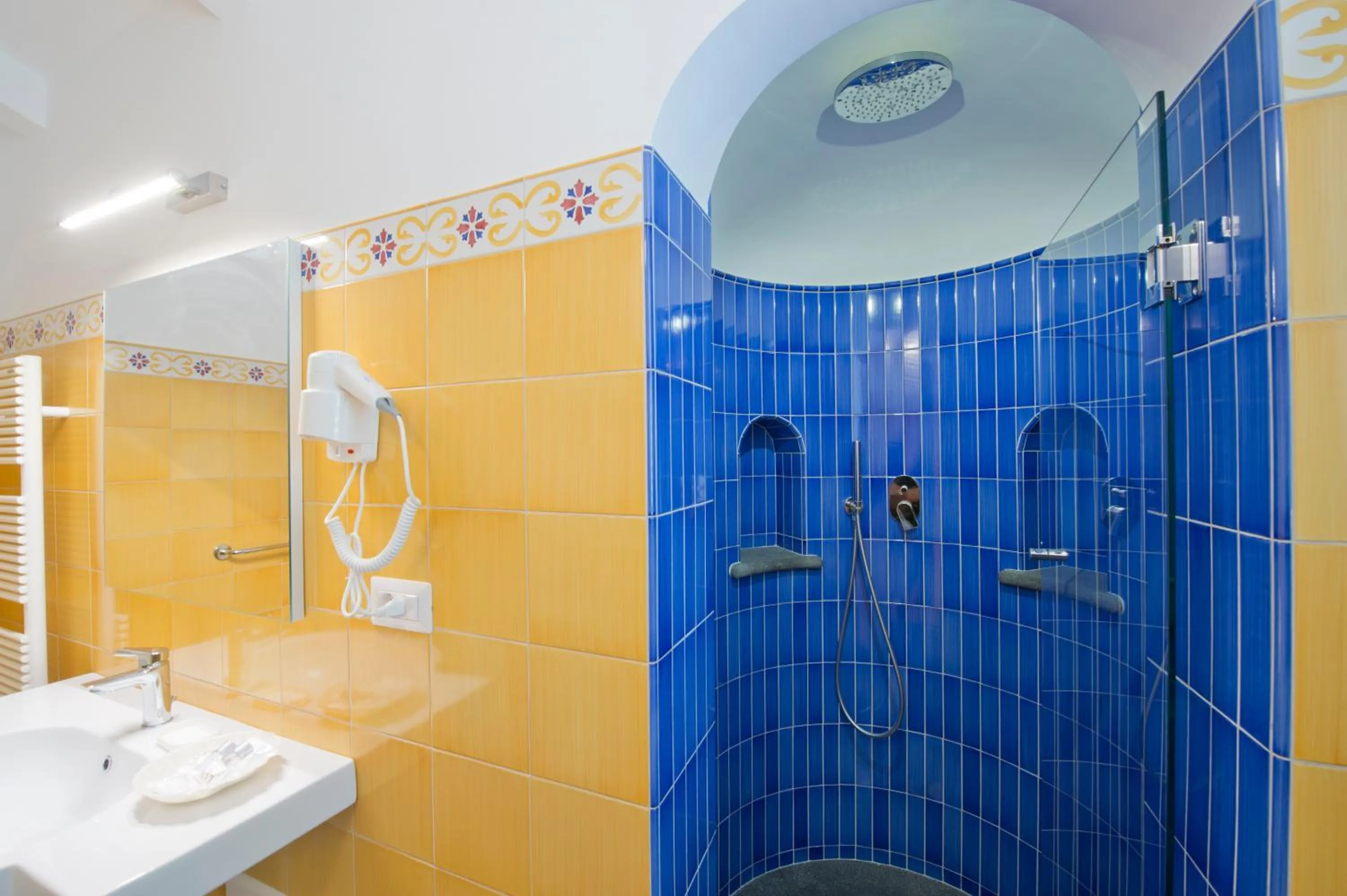 Shower in Albadamare Boutique Hotel