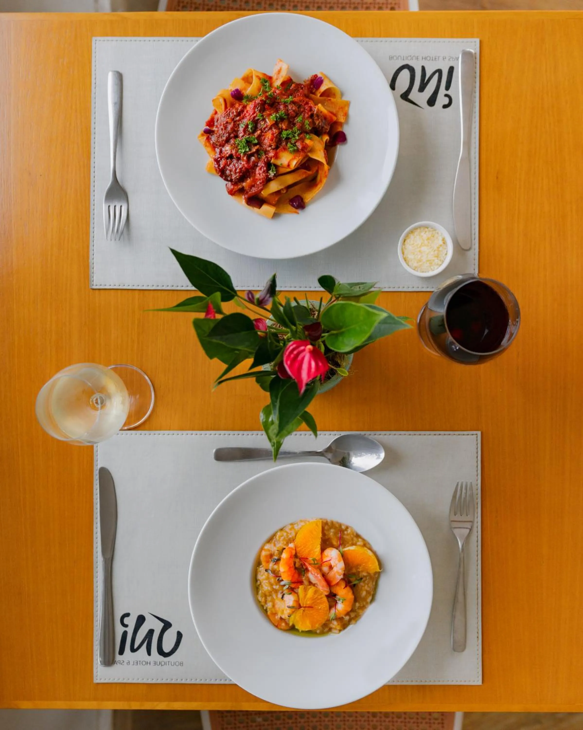 Restaurant/places to eat in Uni Boutique Hotel & Spa