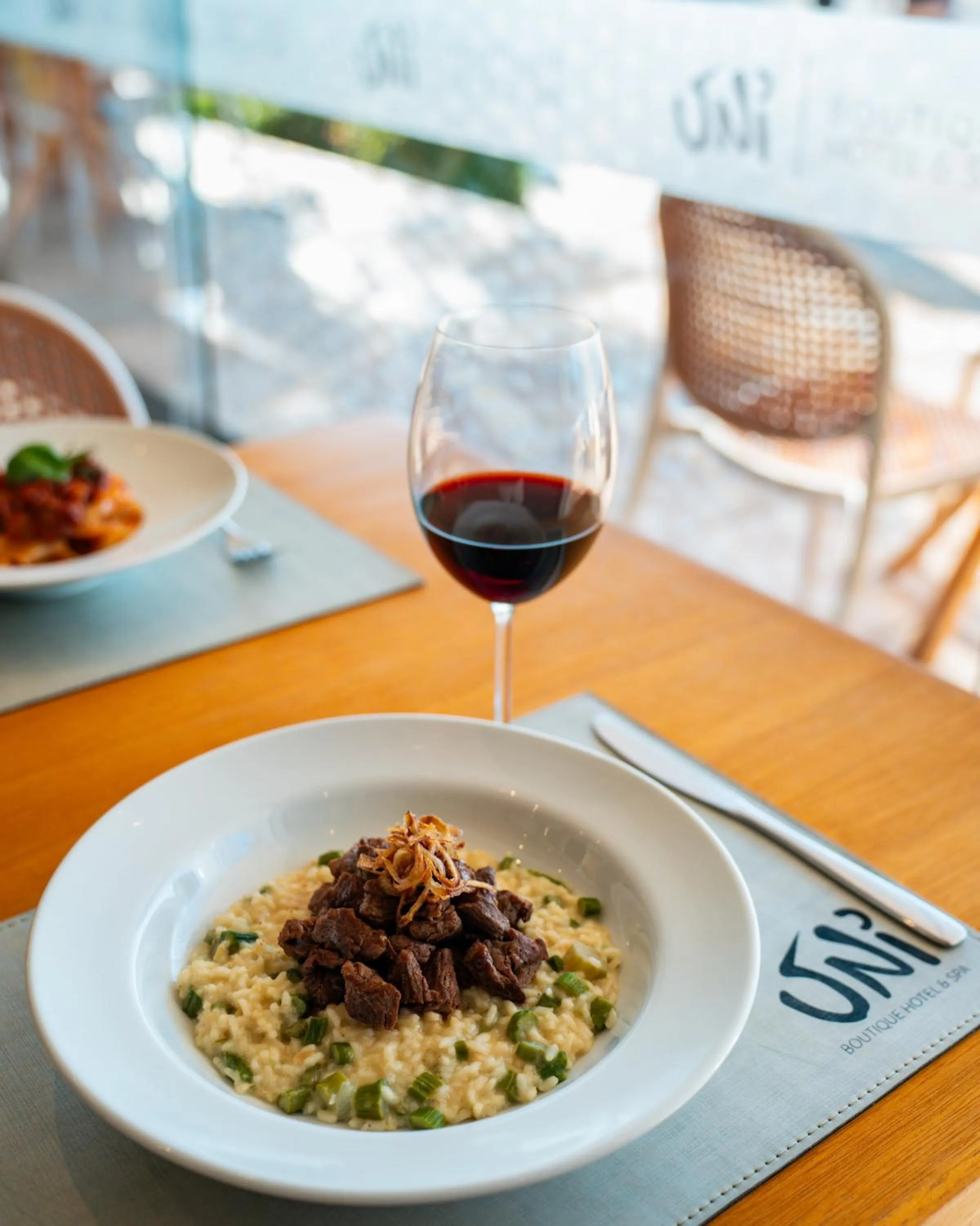 Restaurant/places to eat in Uni Boutique Hotel & Spa