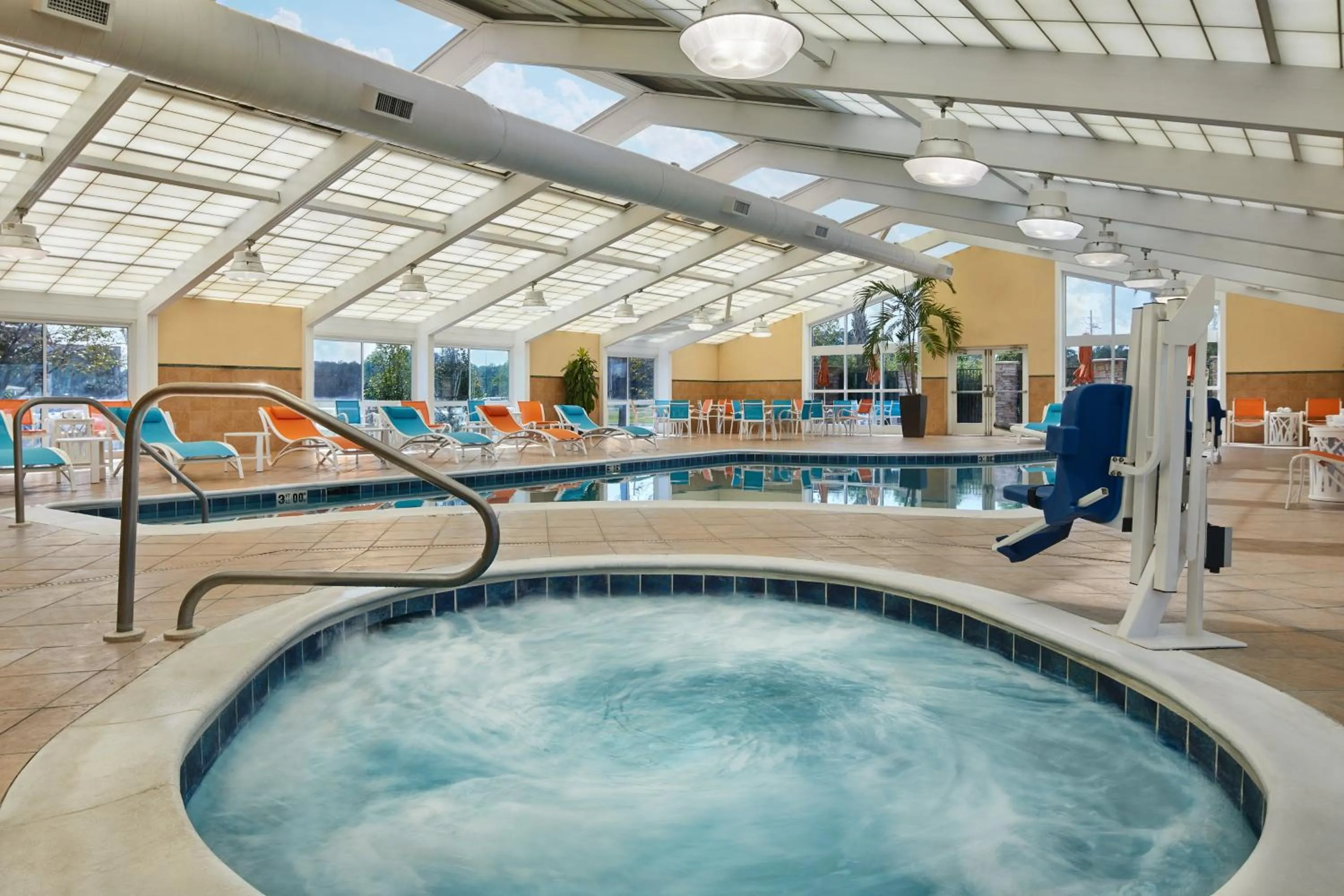 Swimming pool in Holiday Inn - Gulfport-Airport by IHG