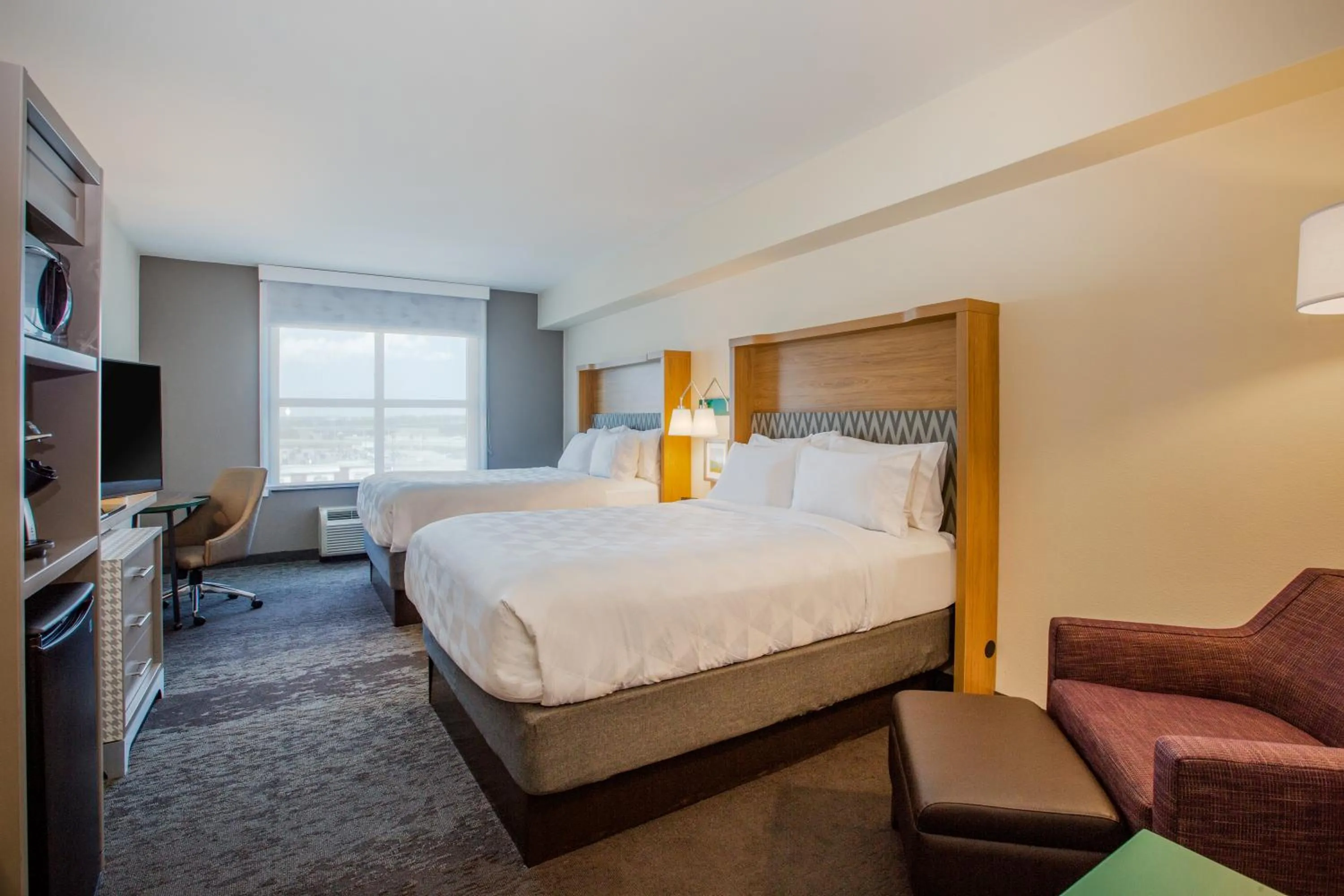 Bedroom, Bed in Holiday Inn - Gulfport-Airport by IHG