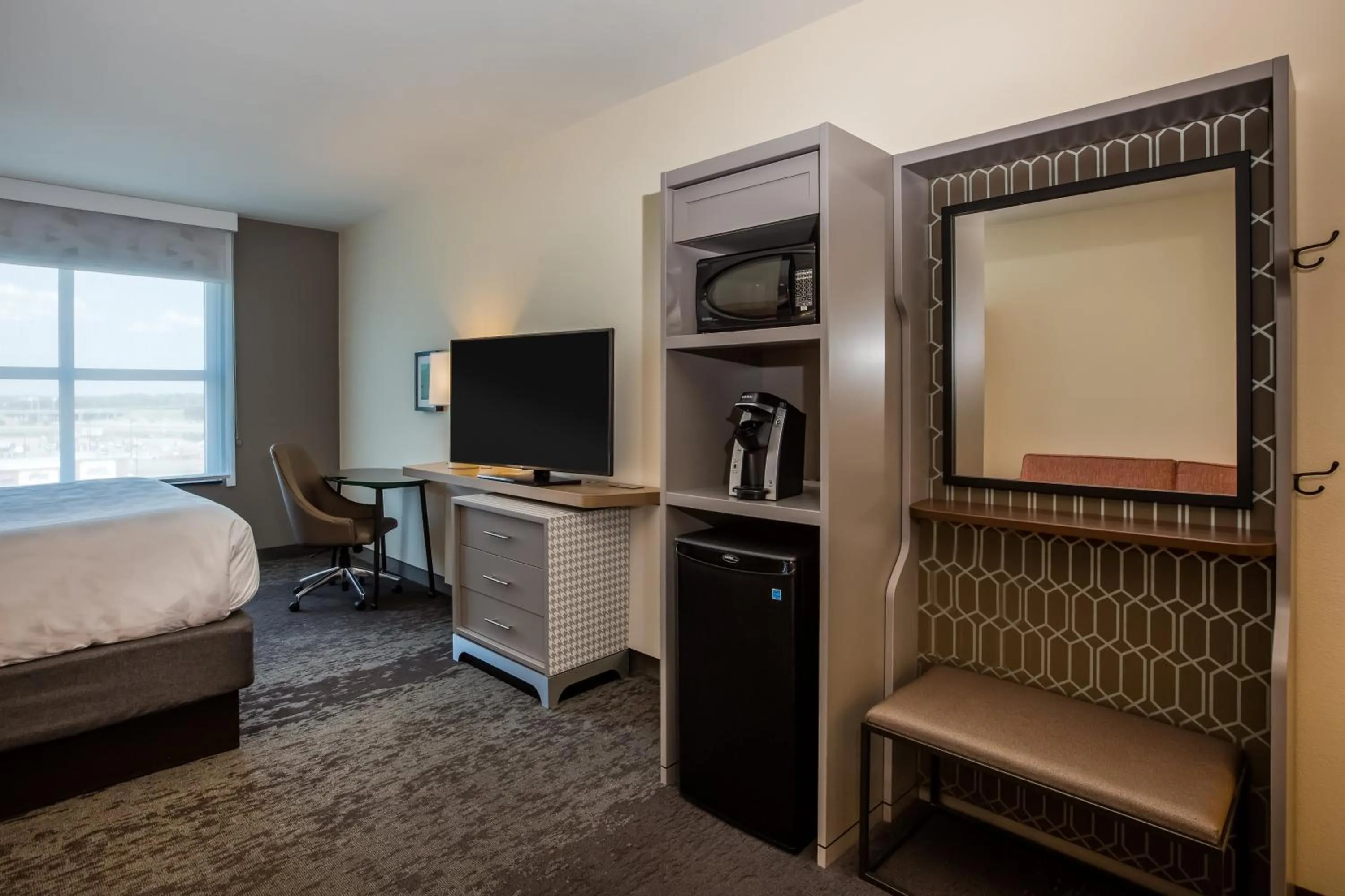 Photo of the whole room, Bed in Holiday Inn - Gulfport-Airport by IHG