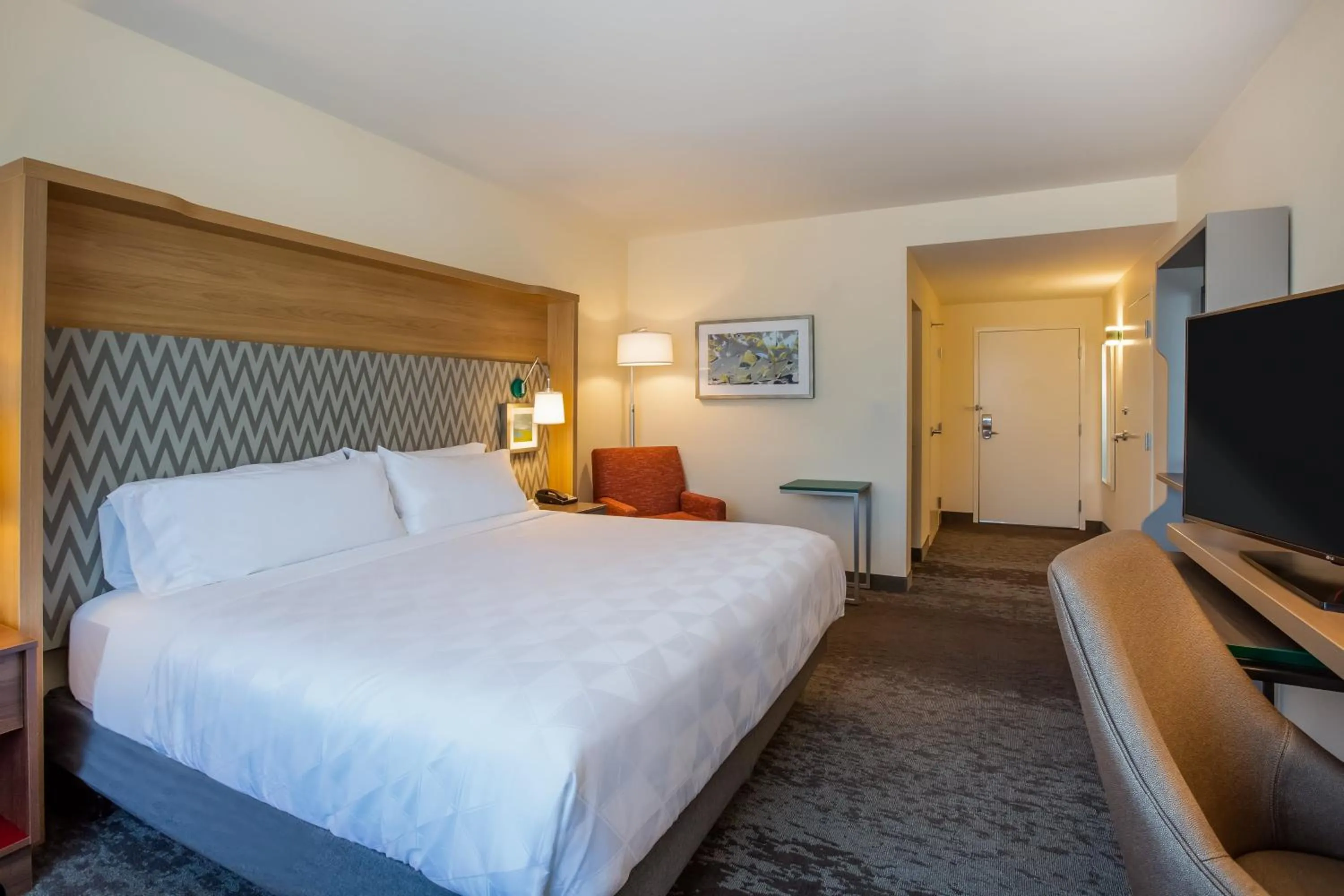 Photo of the whole room, Bed in Holiday Inn - Gulfport-Airport by IHG