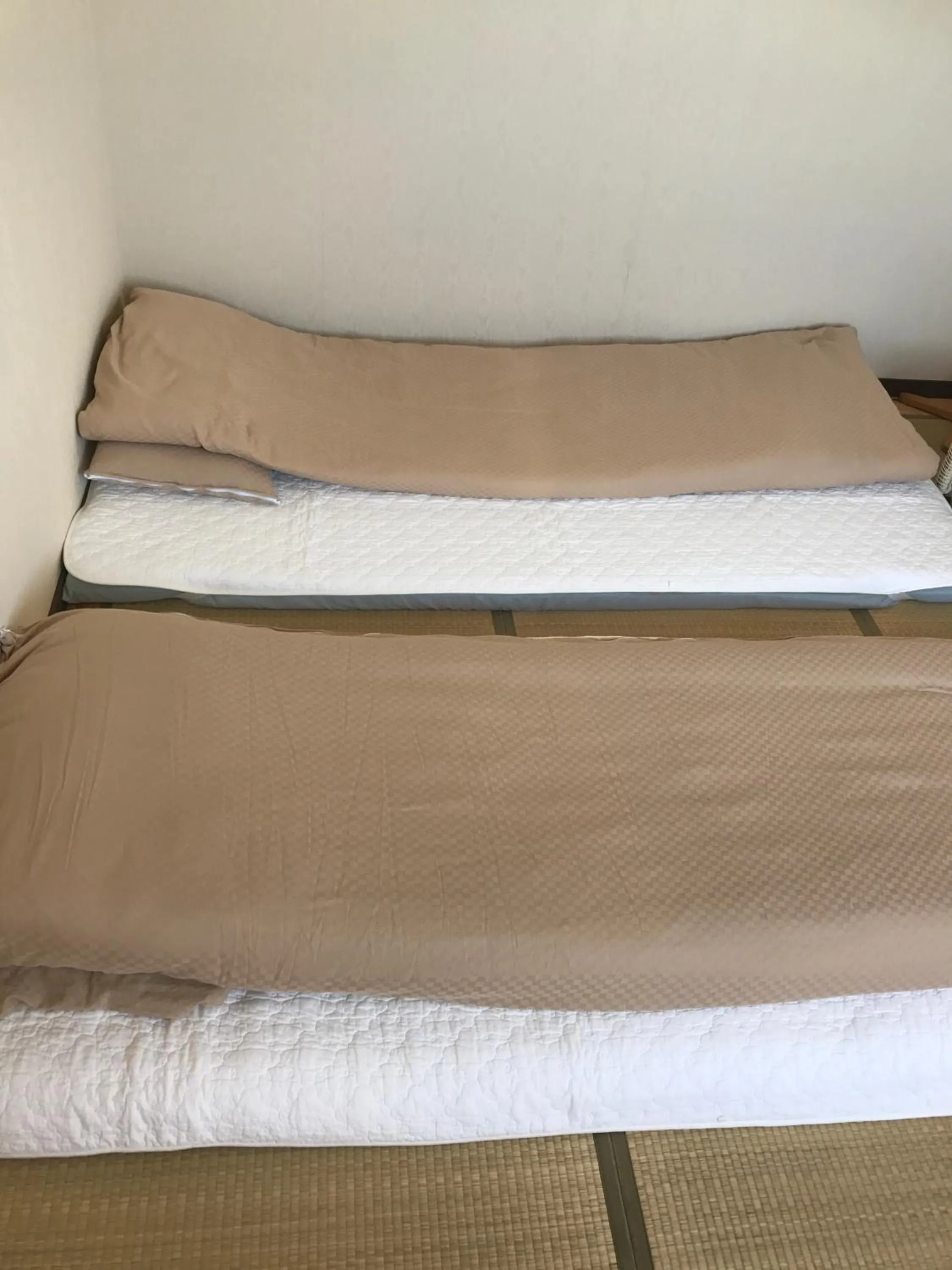 Decorative detail, Bed in Minshuku Kaikeibo