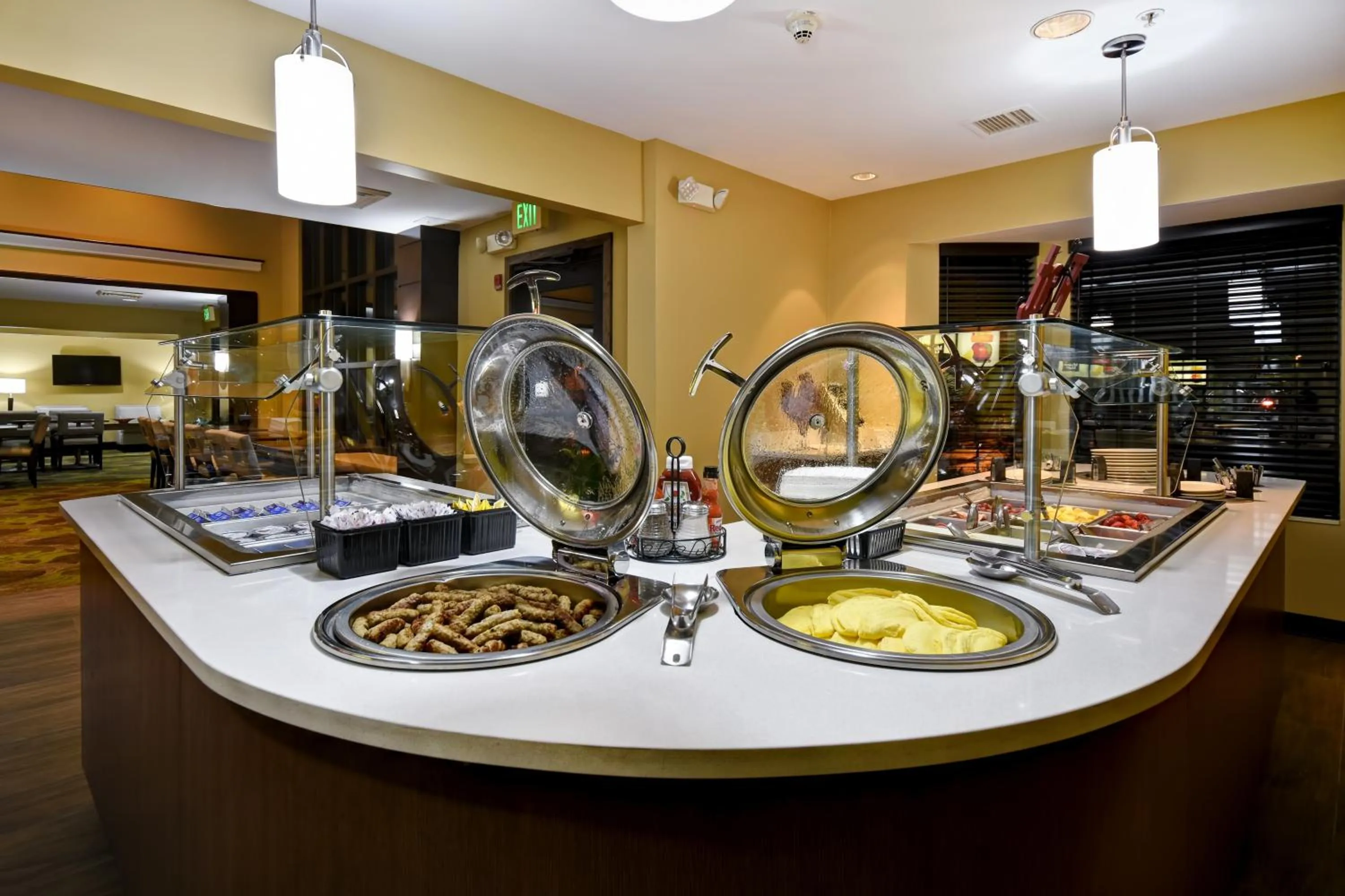 Breakfast in Staybridge Suites Grand Rapids-Kentwood by IHG