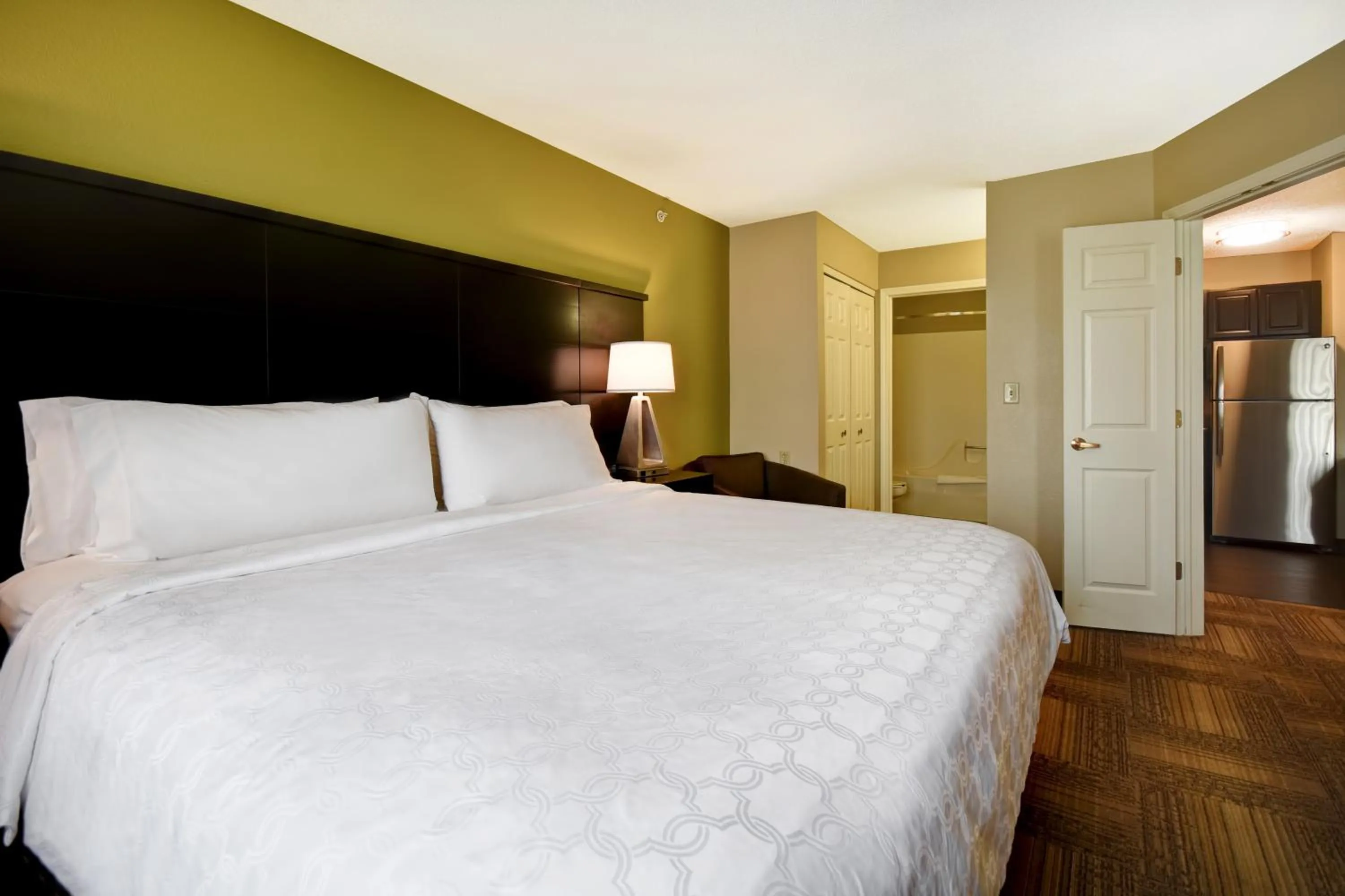 Photo of the whole room, Bed in Staybridge Suites Grand Rapids-Kentwood by IHG
