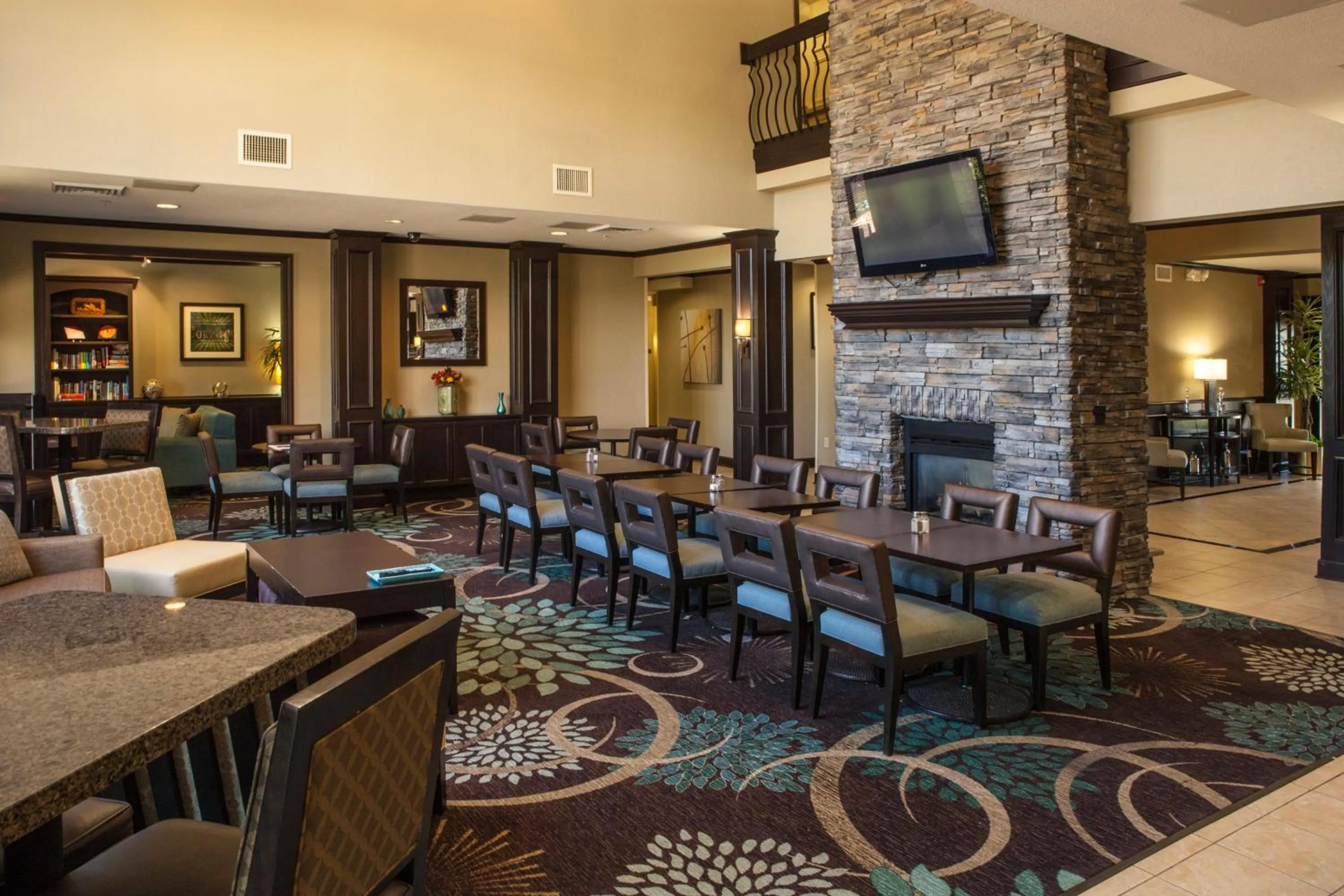 Restaurant/places to eat in Staybridge Suites - Kansas City-Independence by IHG