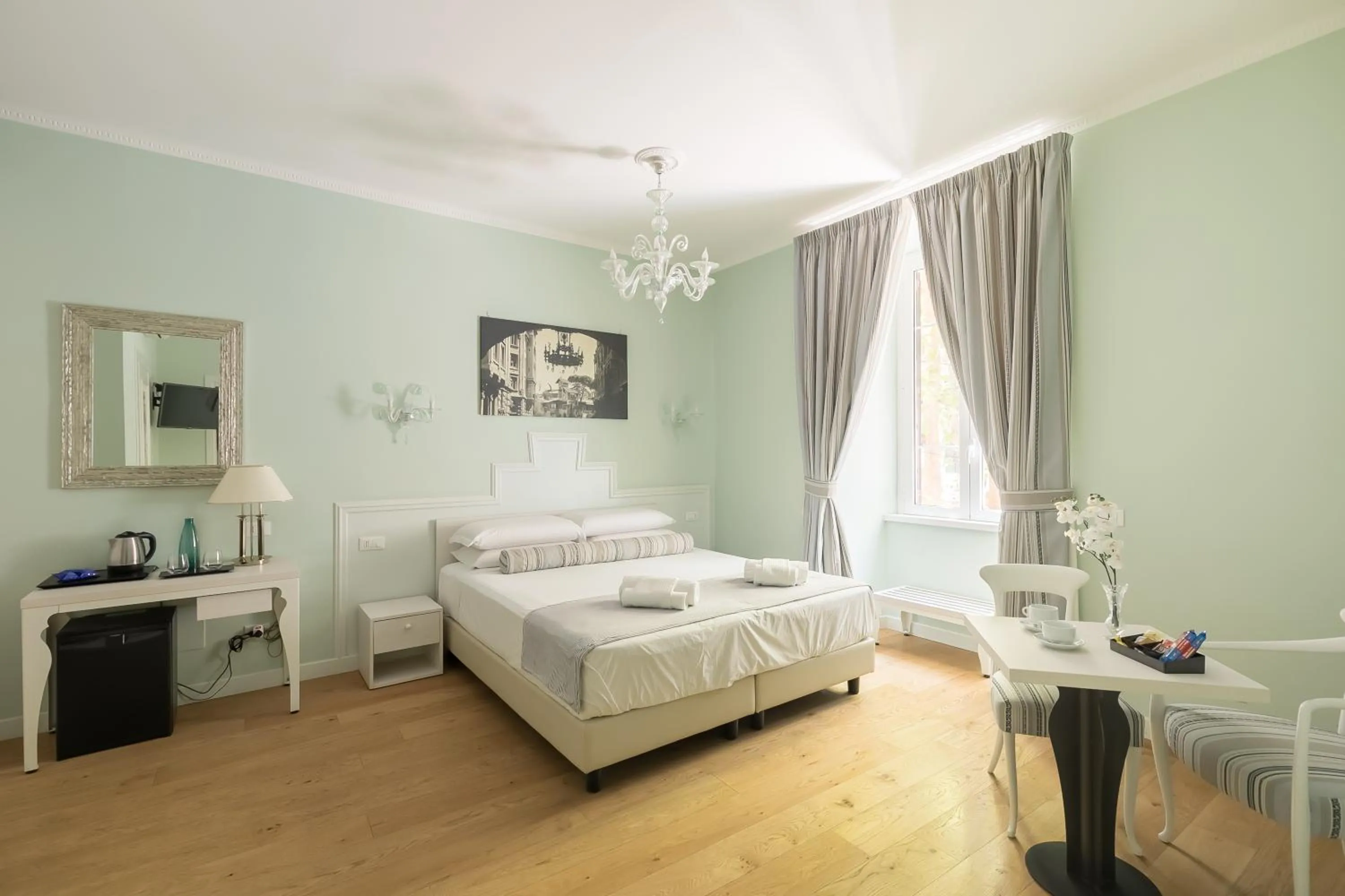 Photo of the whole room, Bed in Queen Meg Roma