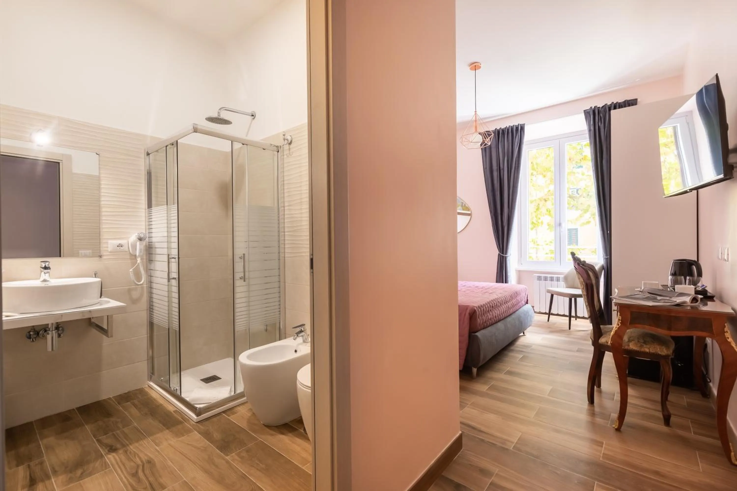 Bed in Queen Meg Roma