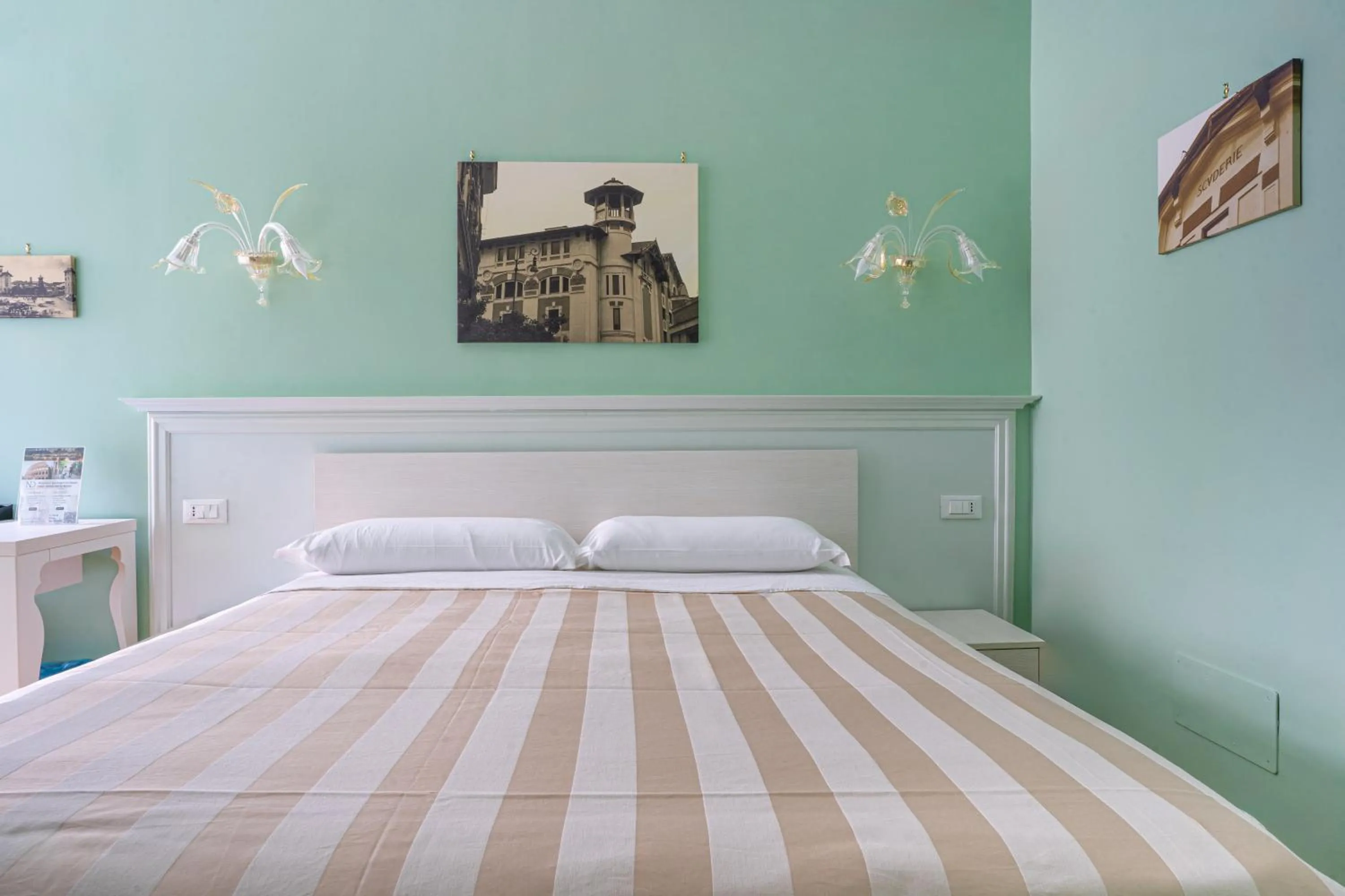 Bed in Queen Meg Roma