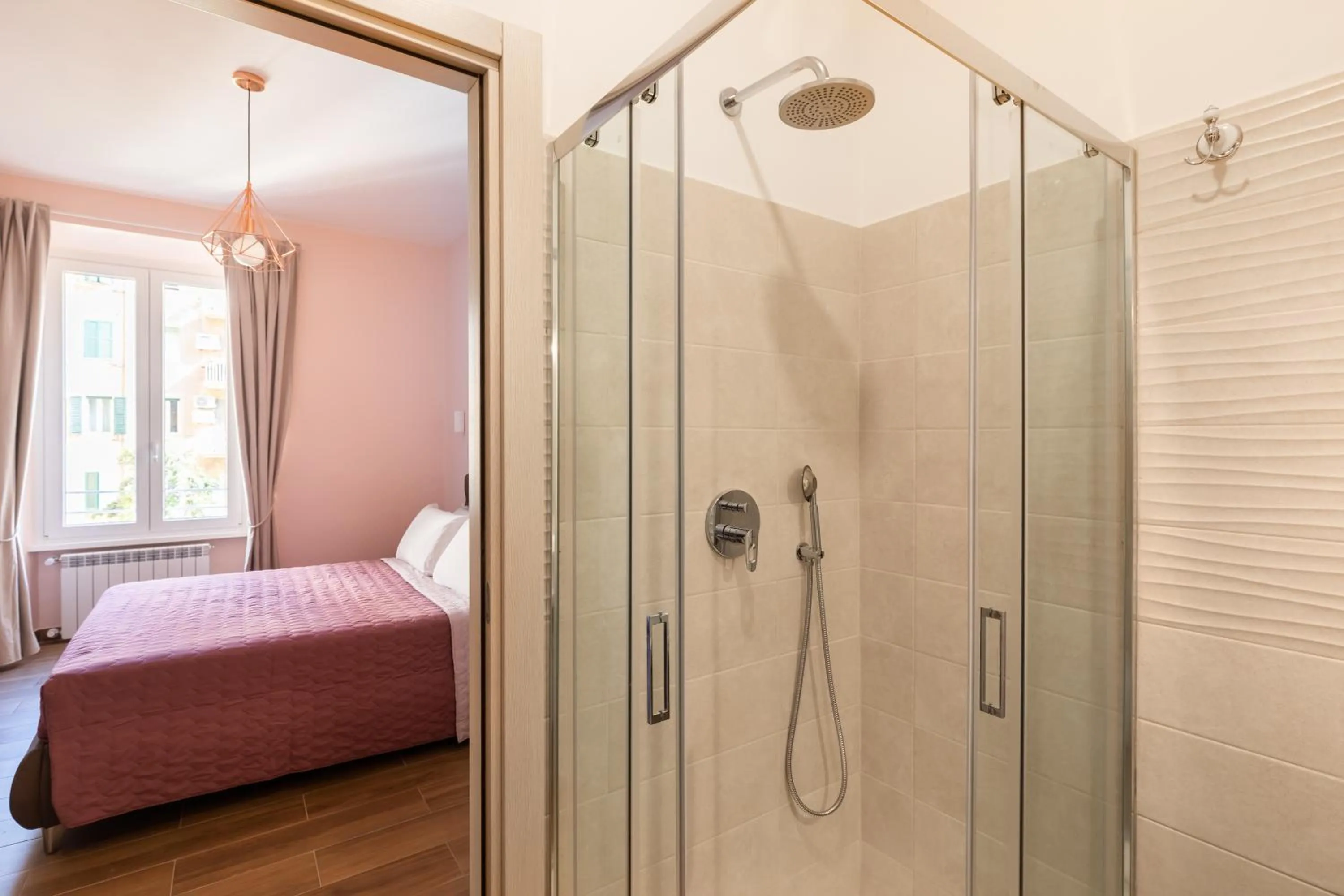 Bed in Queen Meg Roma