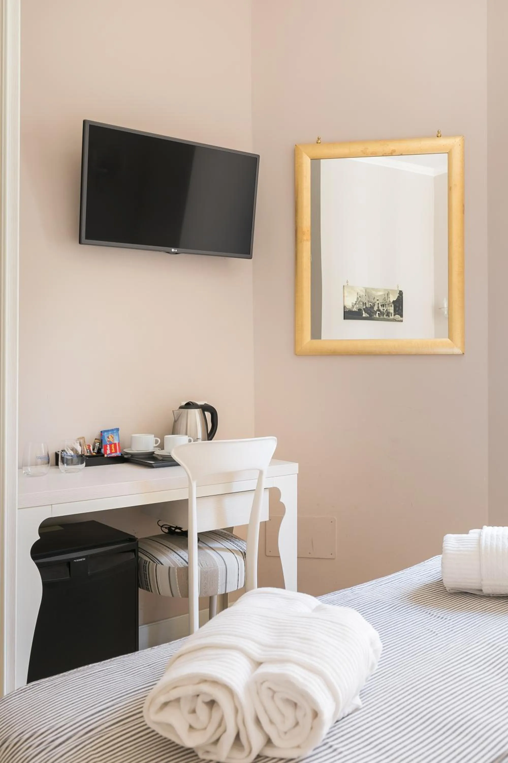 Bed in Queen Meg Roma