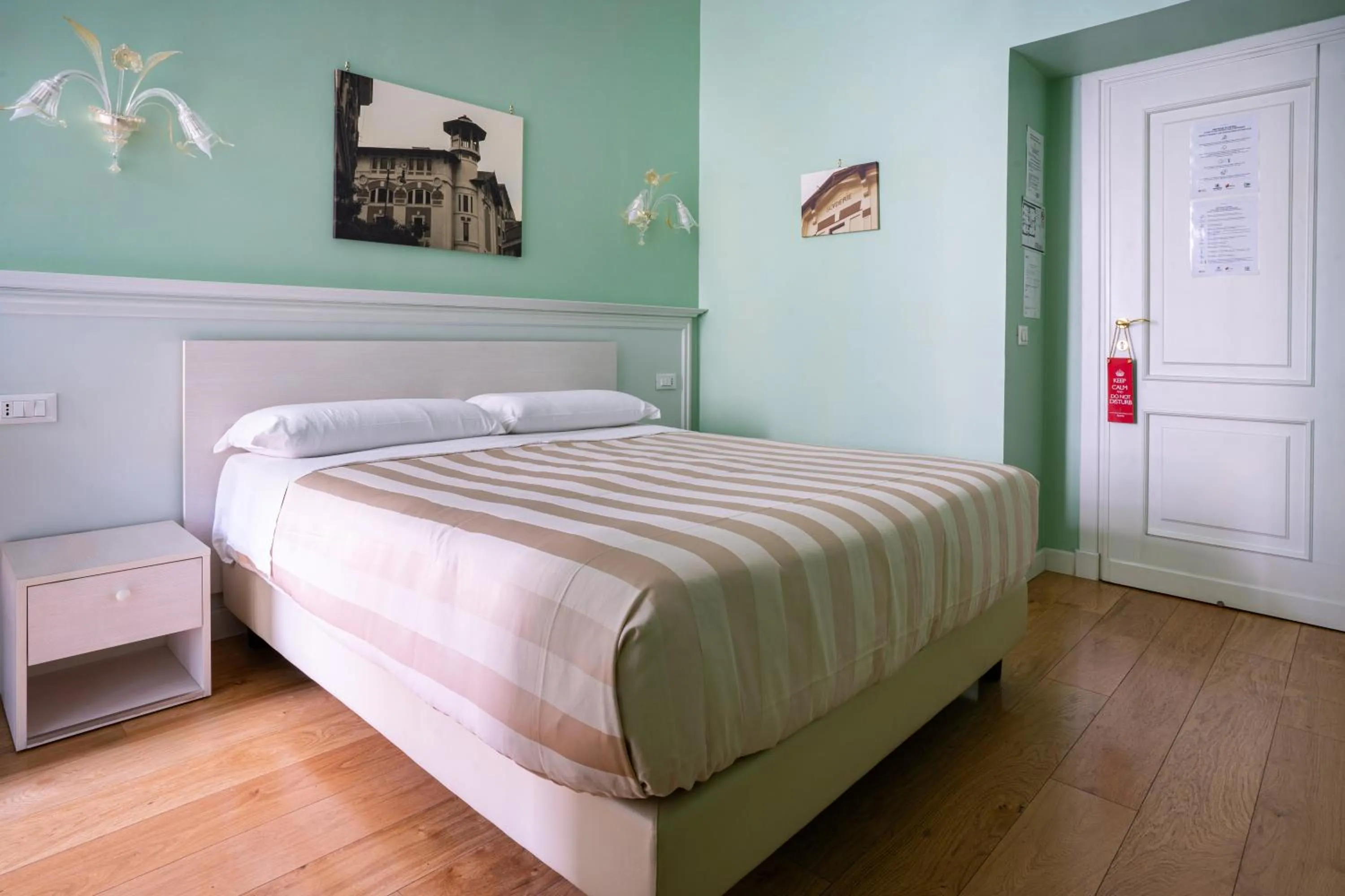 Bed in Queen Meg Roma