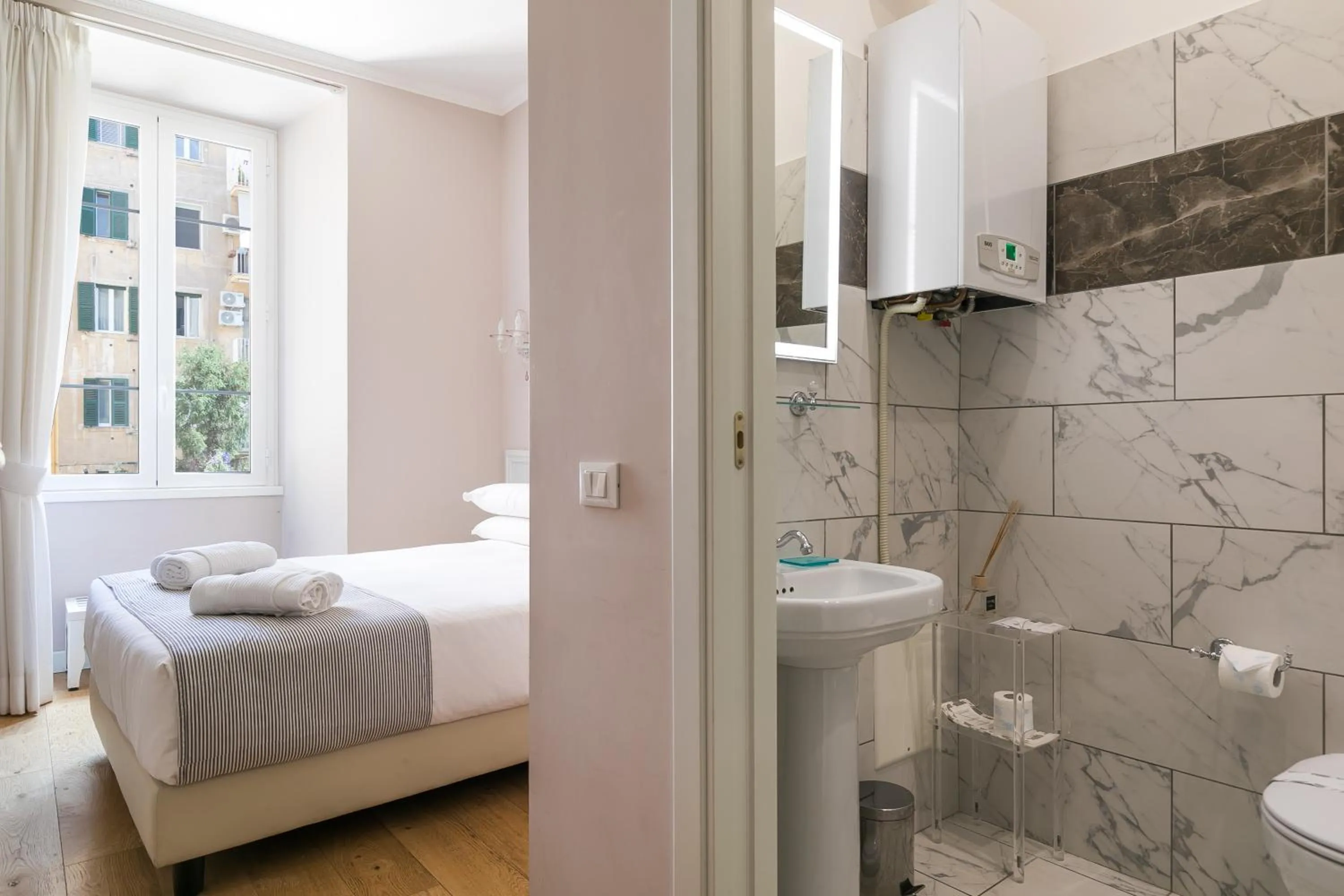 Bed in Queen Meg Roma