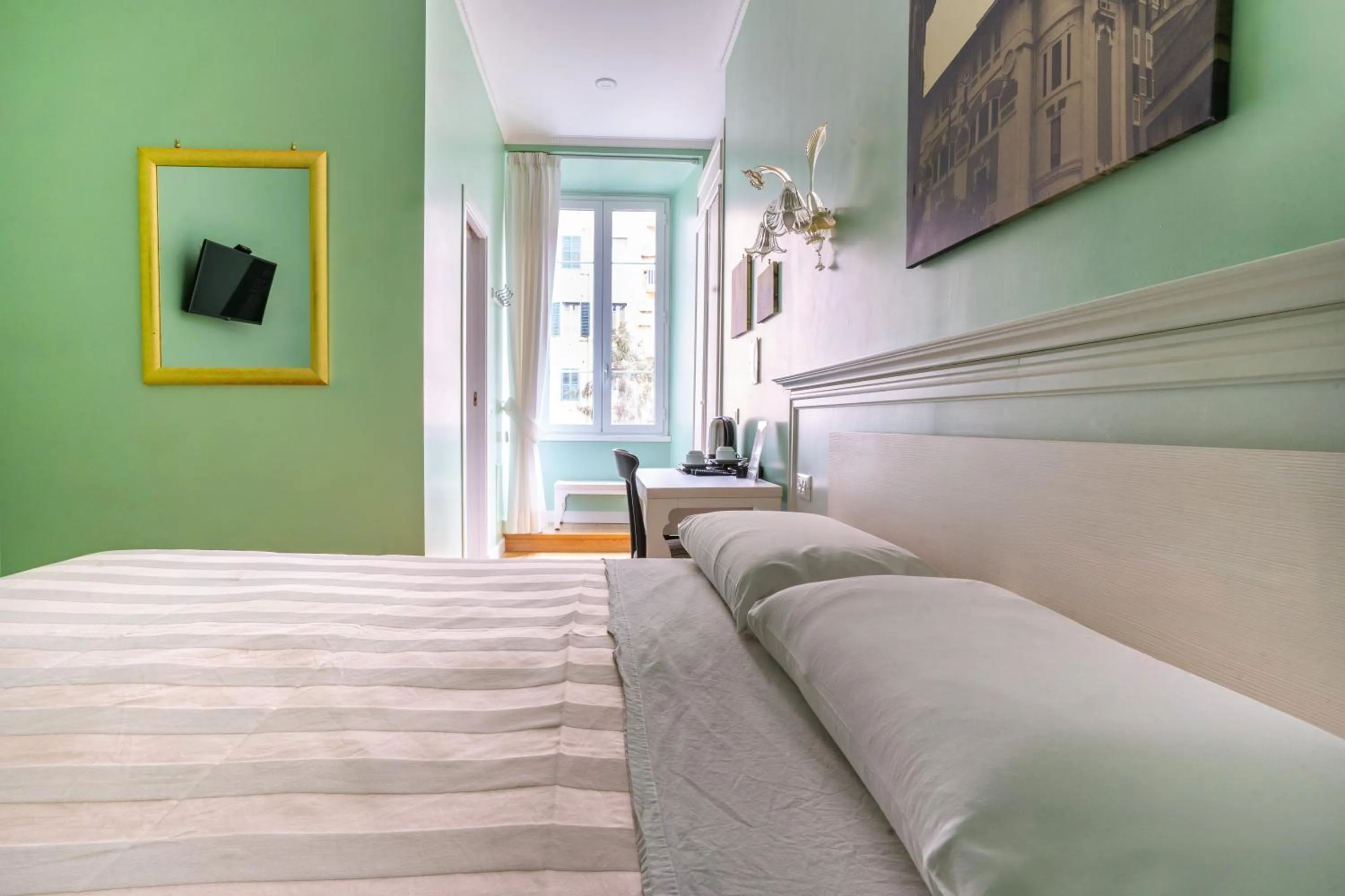 Bed in Queen Meg Roma