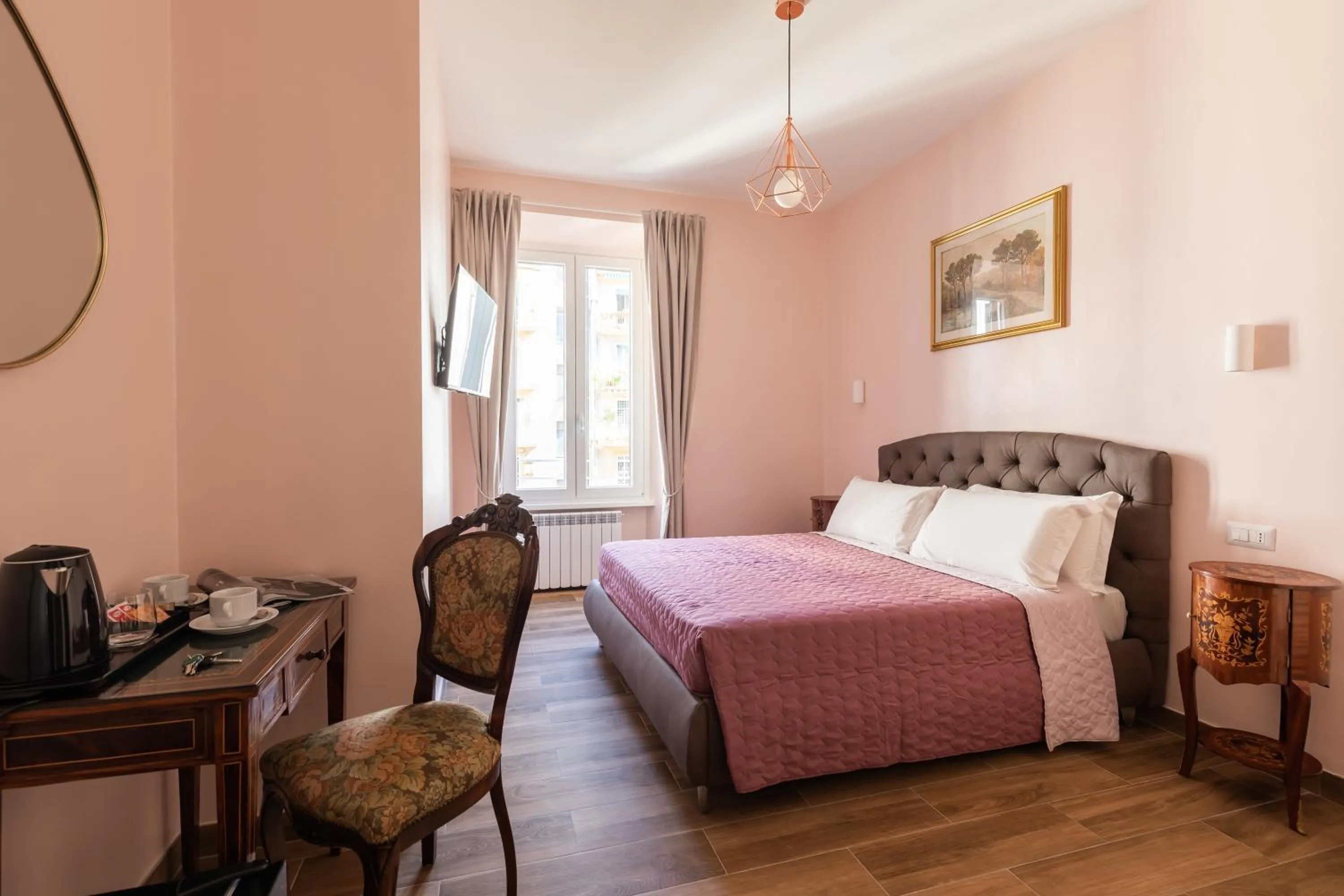 Bed in Queen Meg Roma