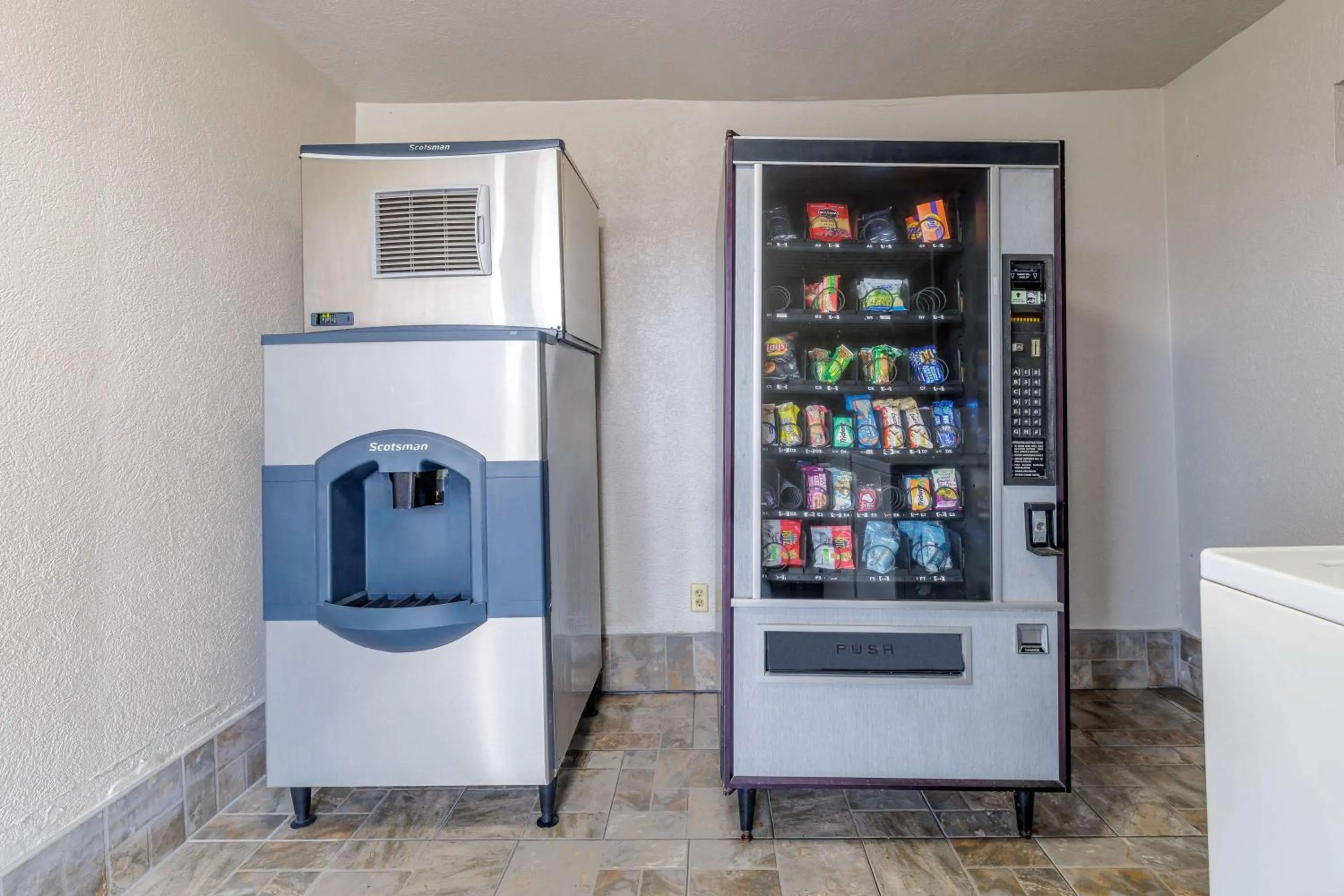 Property building in Motel 6-Brenham, TX