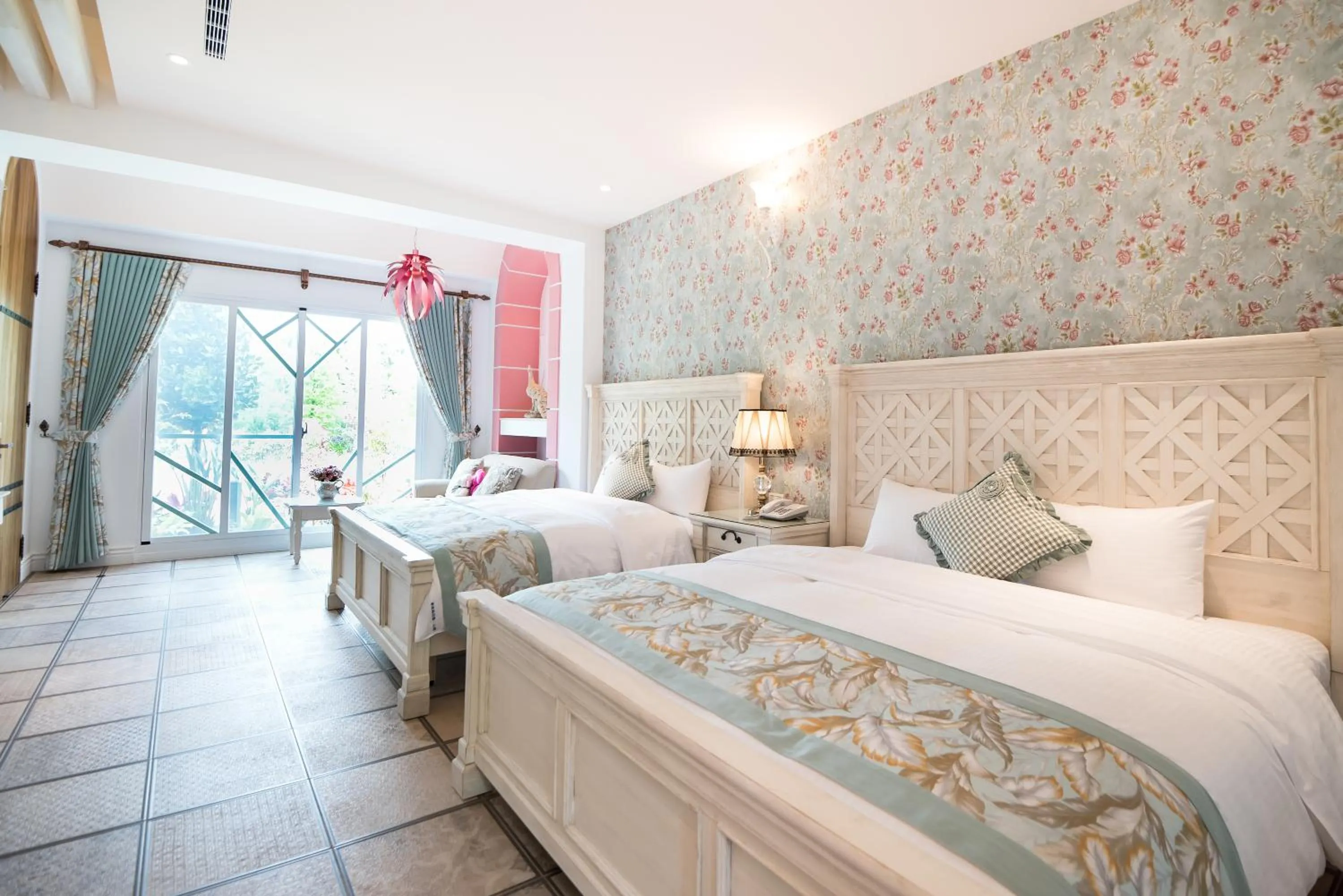 Bed in Saint Paul Villa