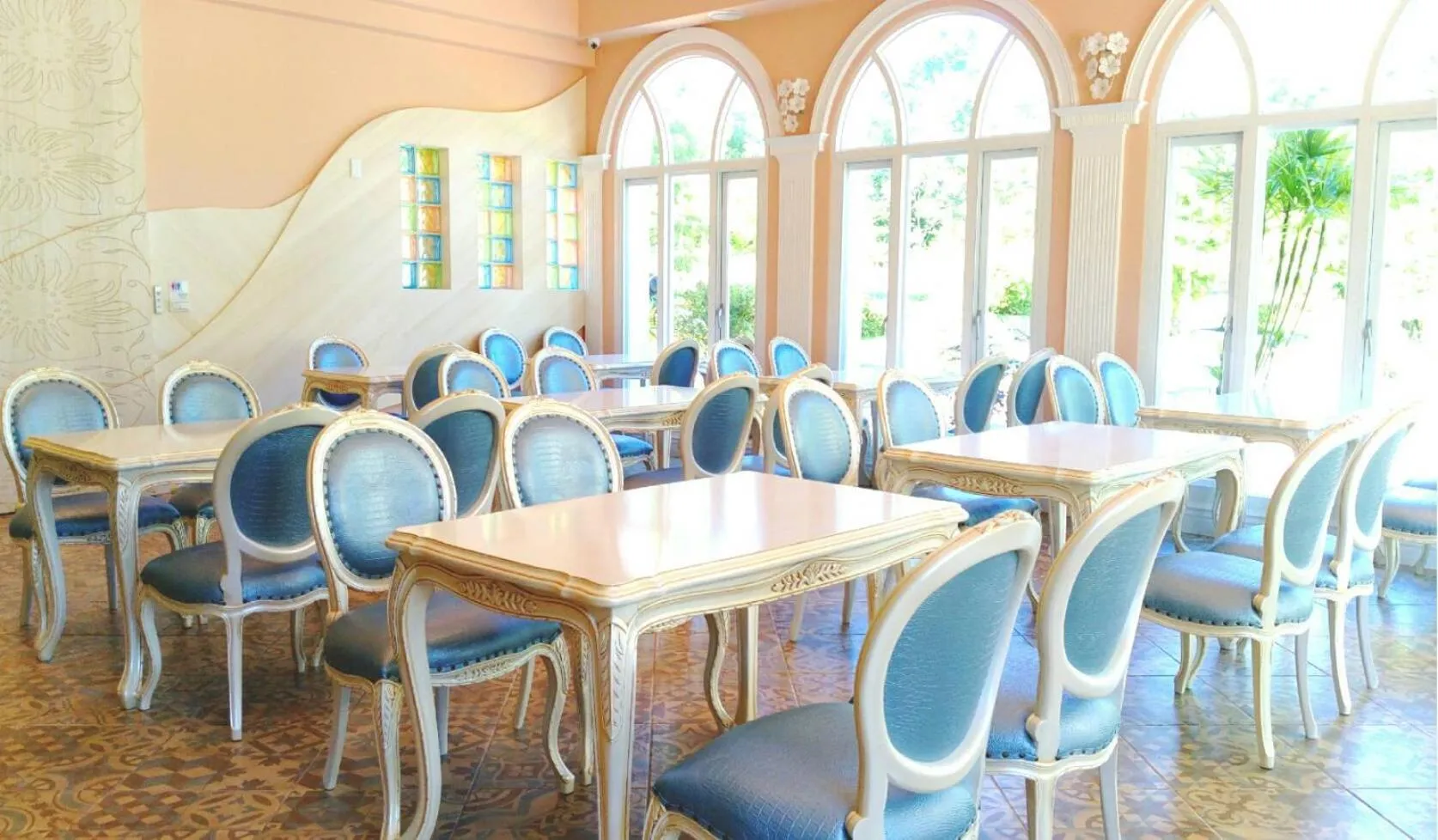 Restaurant/Places to Eat in Saint Paul Villa