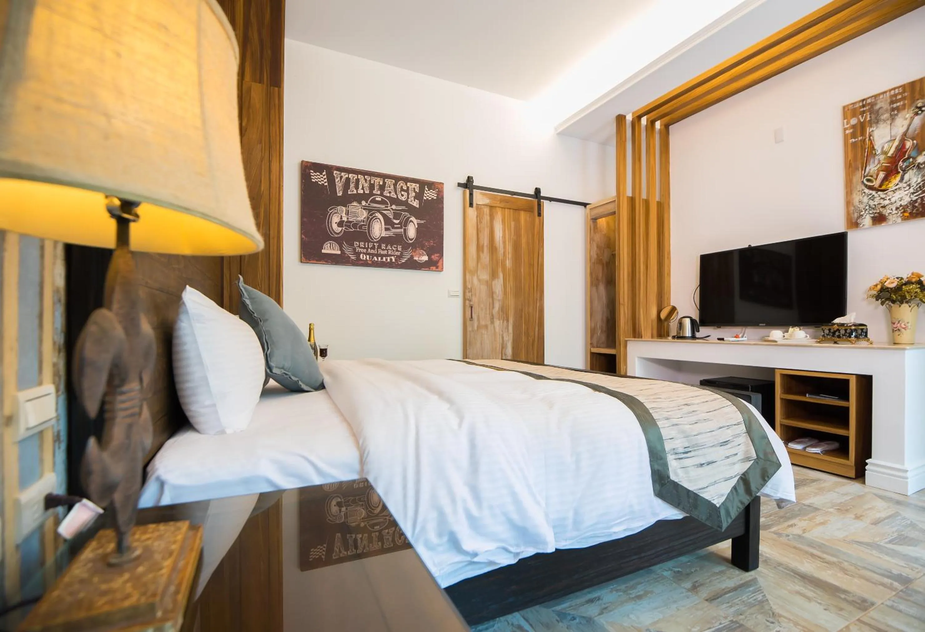 Bed in Saint Paul Villa