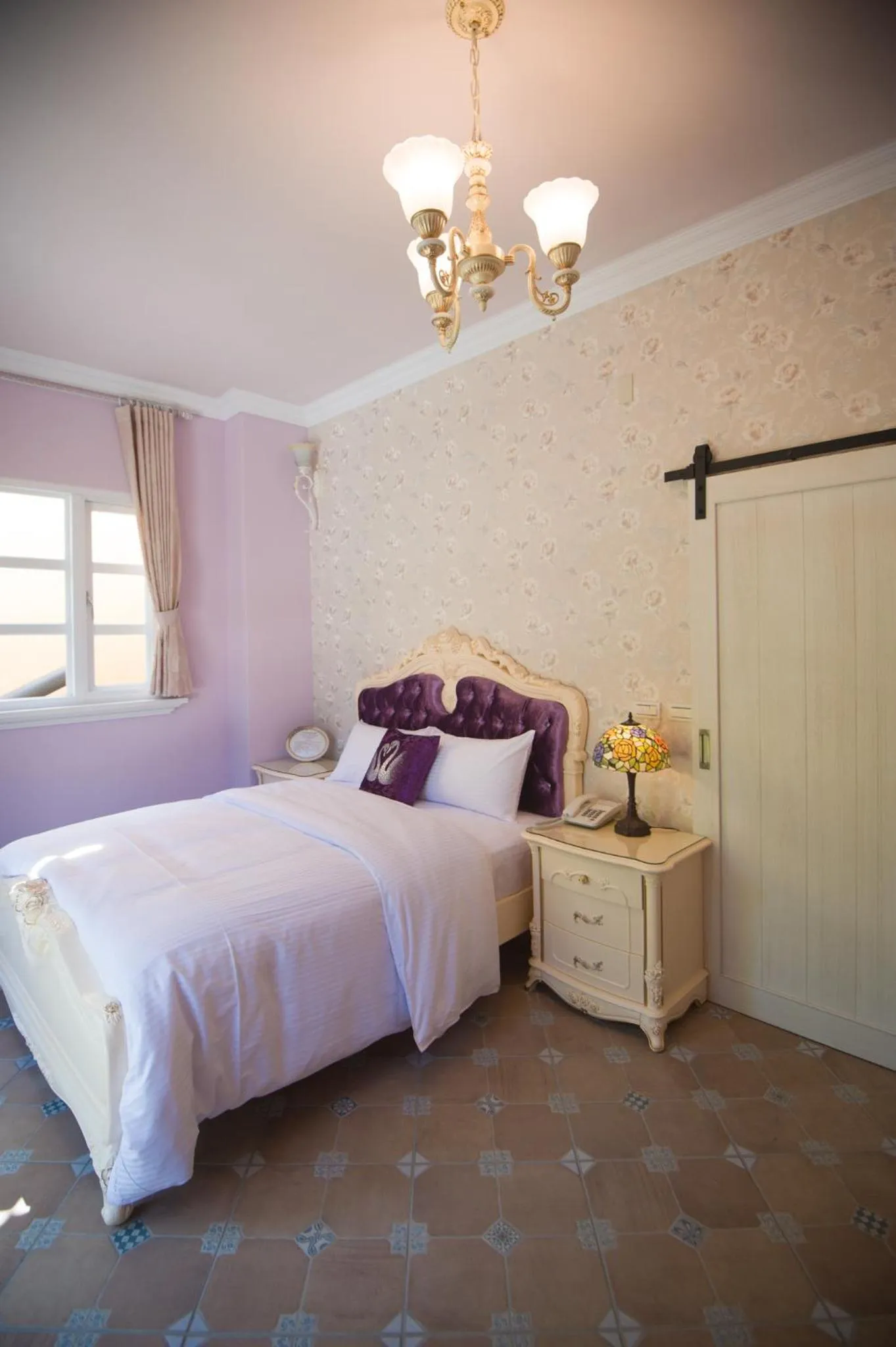 Bed in Saint Paul Villa