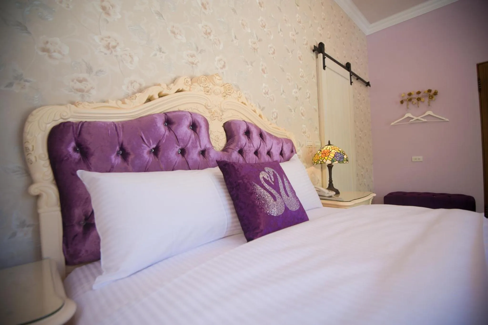 Bed in Saint Paul Villa