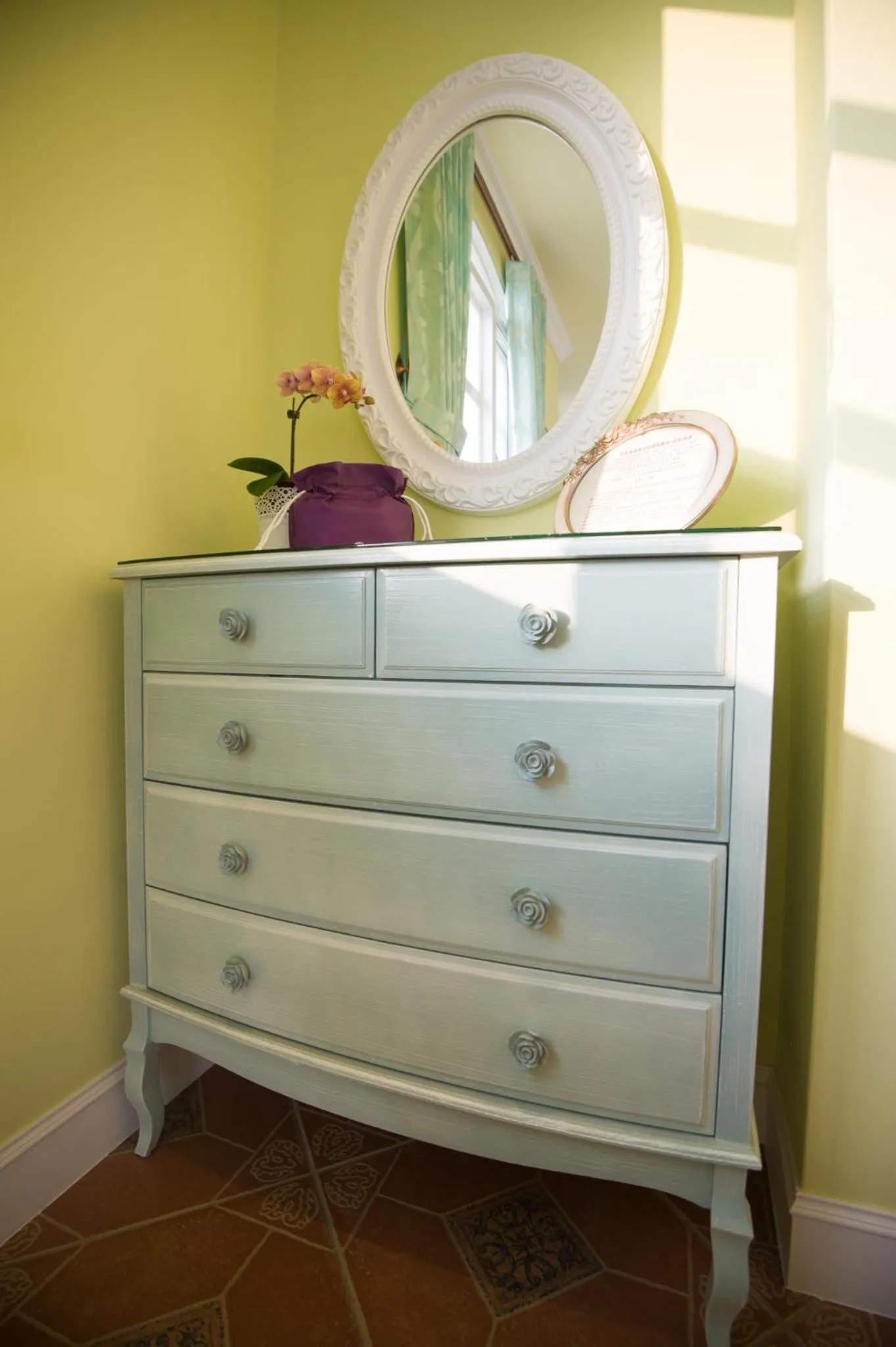 Decorative detail, Bathroom in Saint Paul Villa