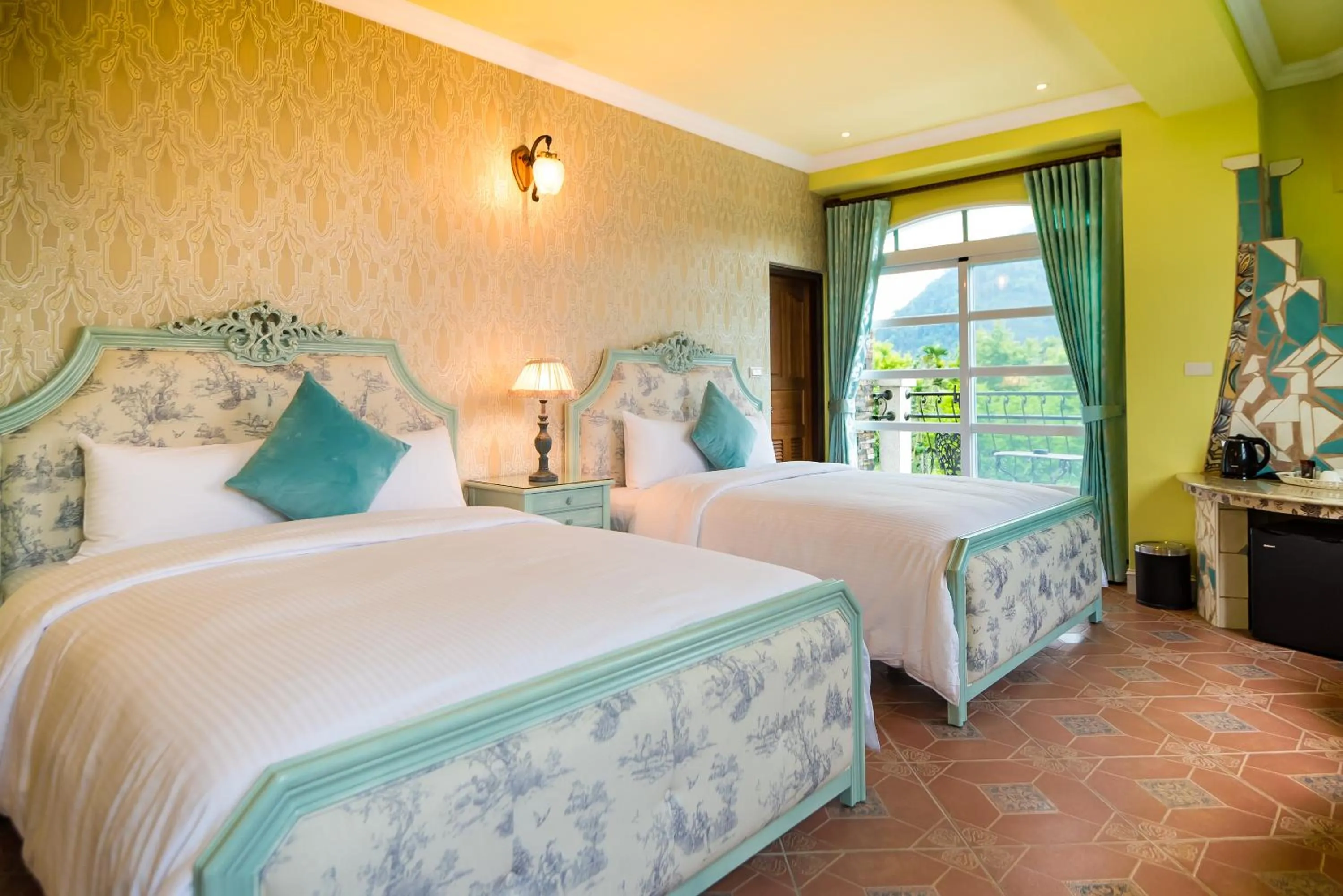 Bed in Saint Paul Villa