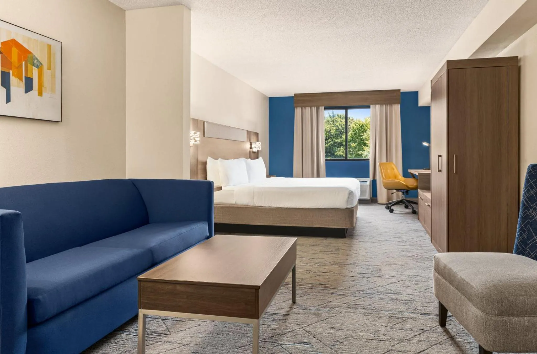 Photo of the whole room, Bed in Holiday Inn Express & Suites Greenville-Downtown by IHG