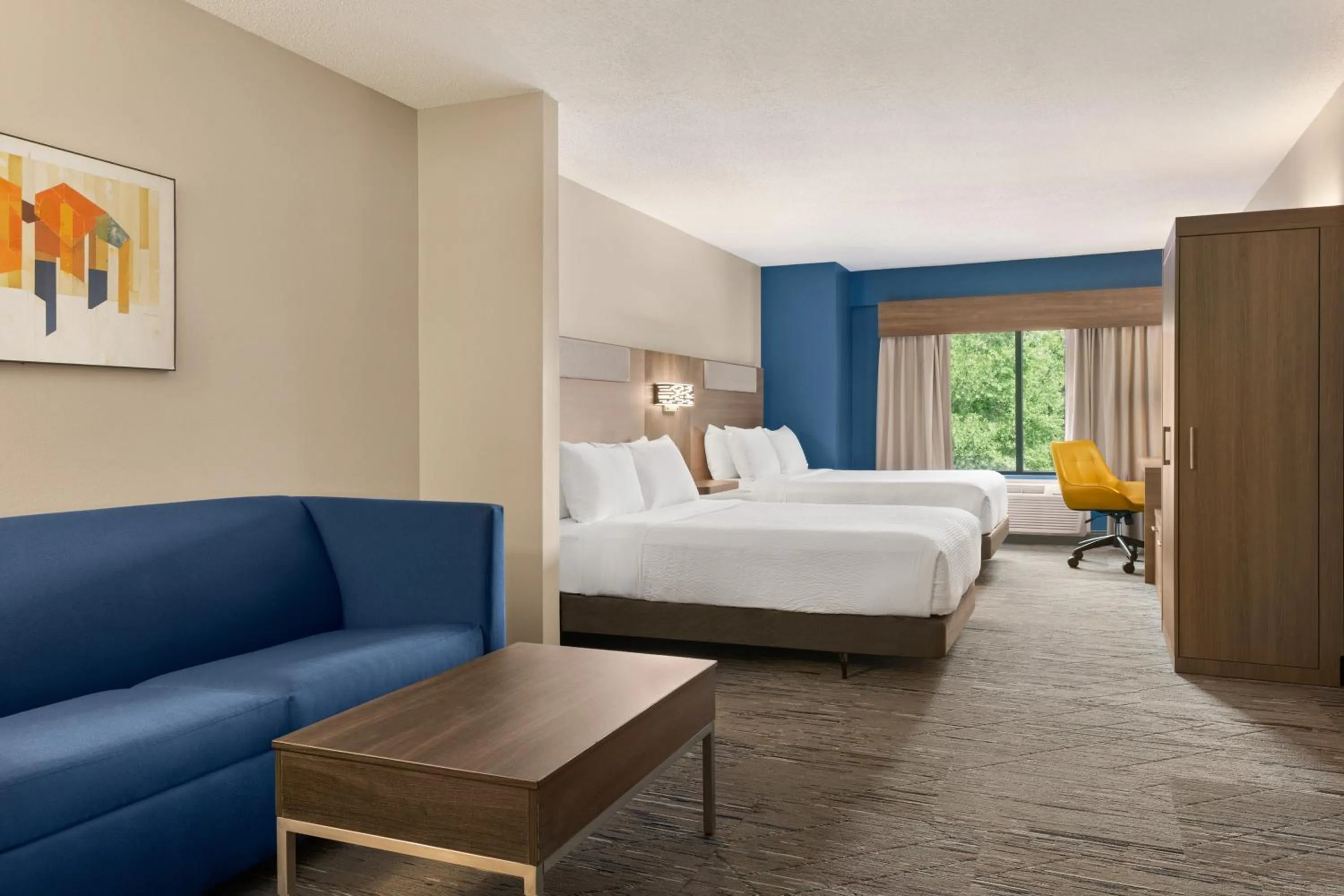 Photo of the whole room, Bed in Holiday Inn Express & Suites Greenville-Downtown by IHG